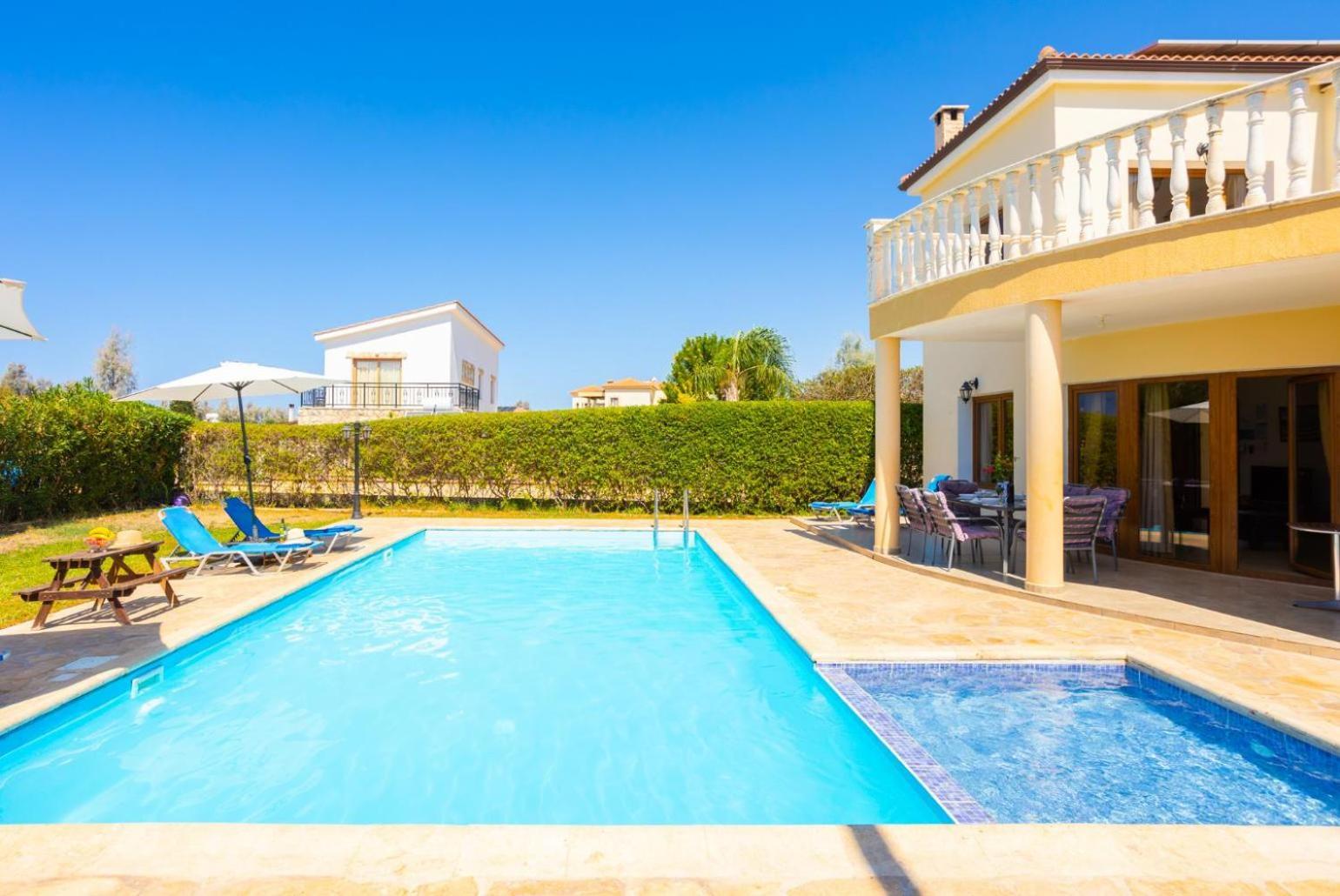 Tsikkos Tessera Villa Argaka