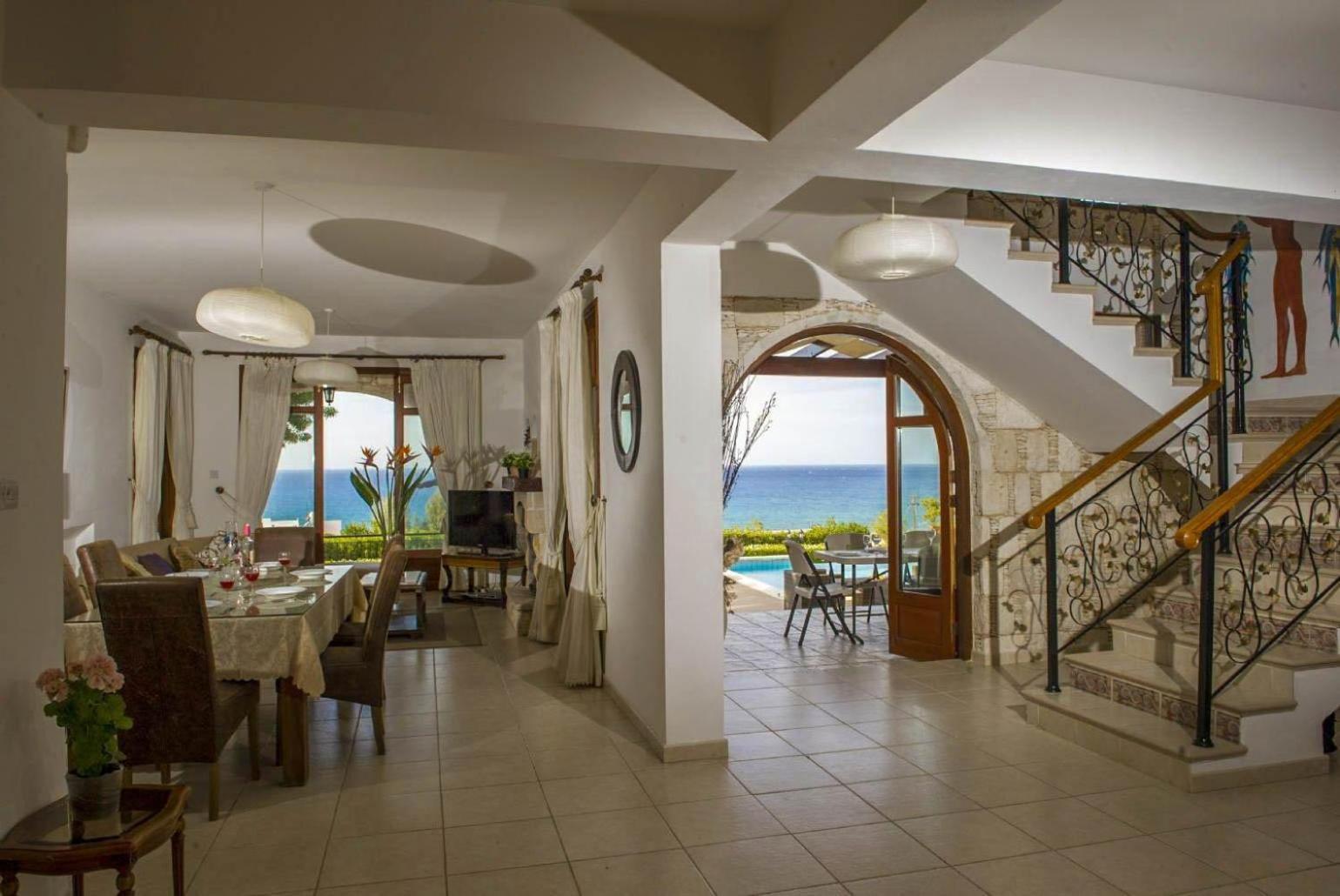 Minoas Villa *