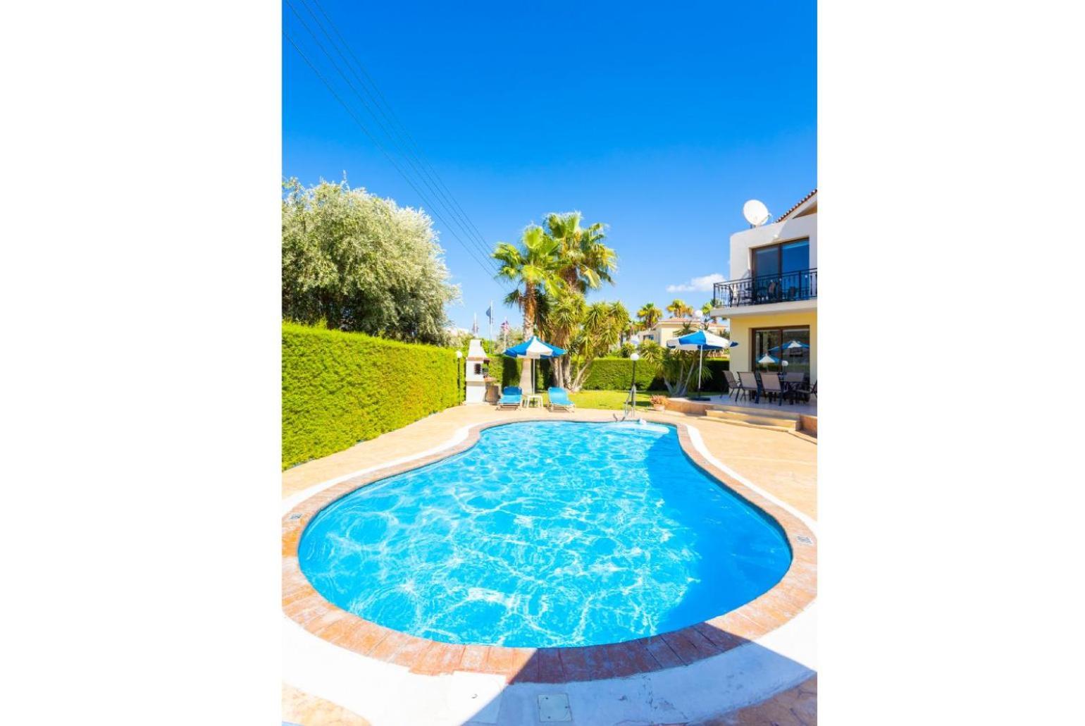 Halima Georgios Villa Polis