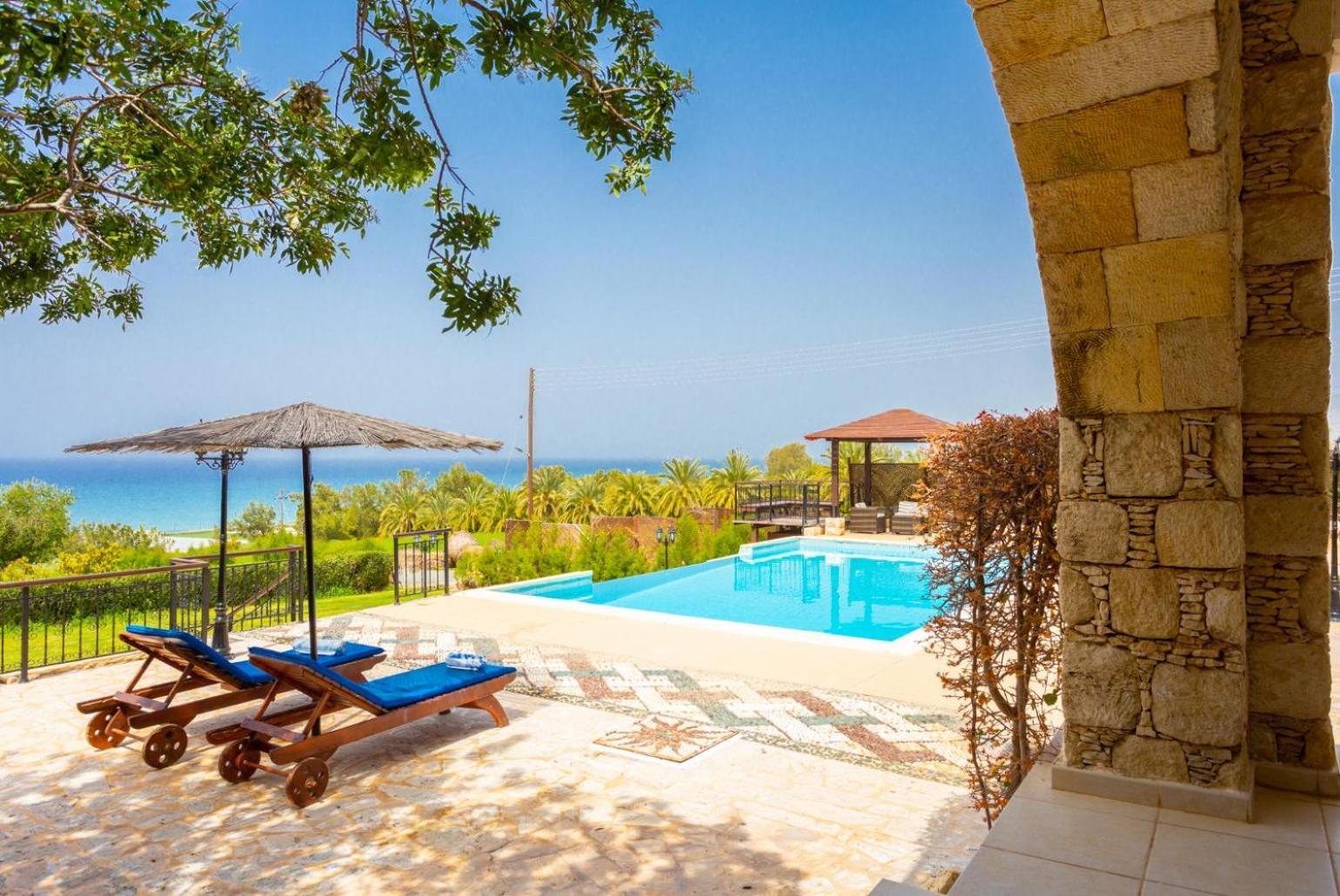 Minoas Villa *