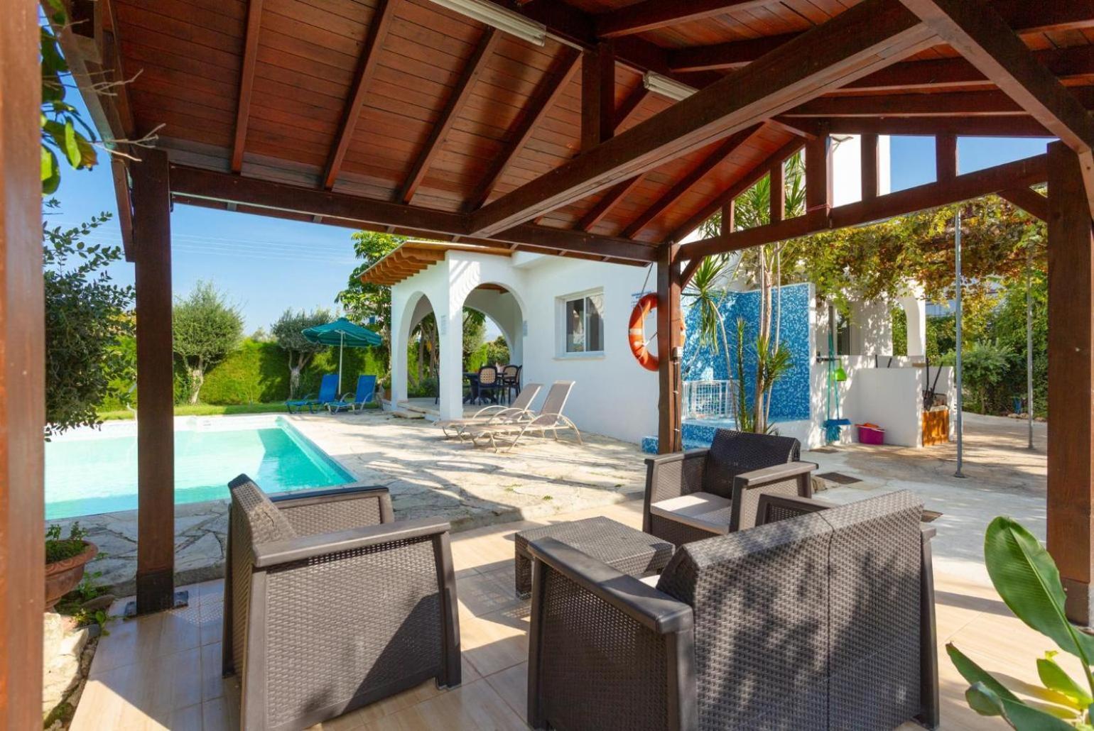 Villa Sun Tria Polis