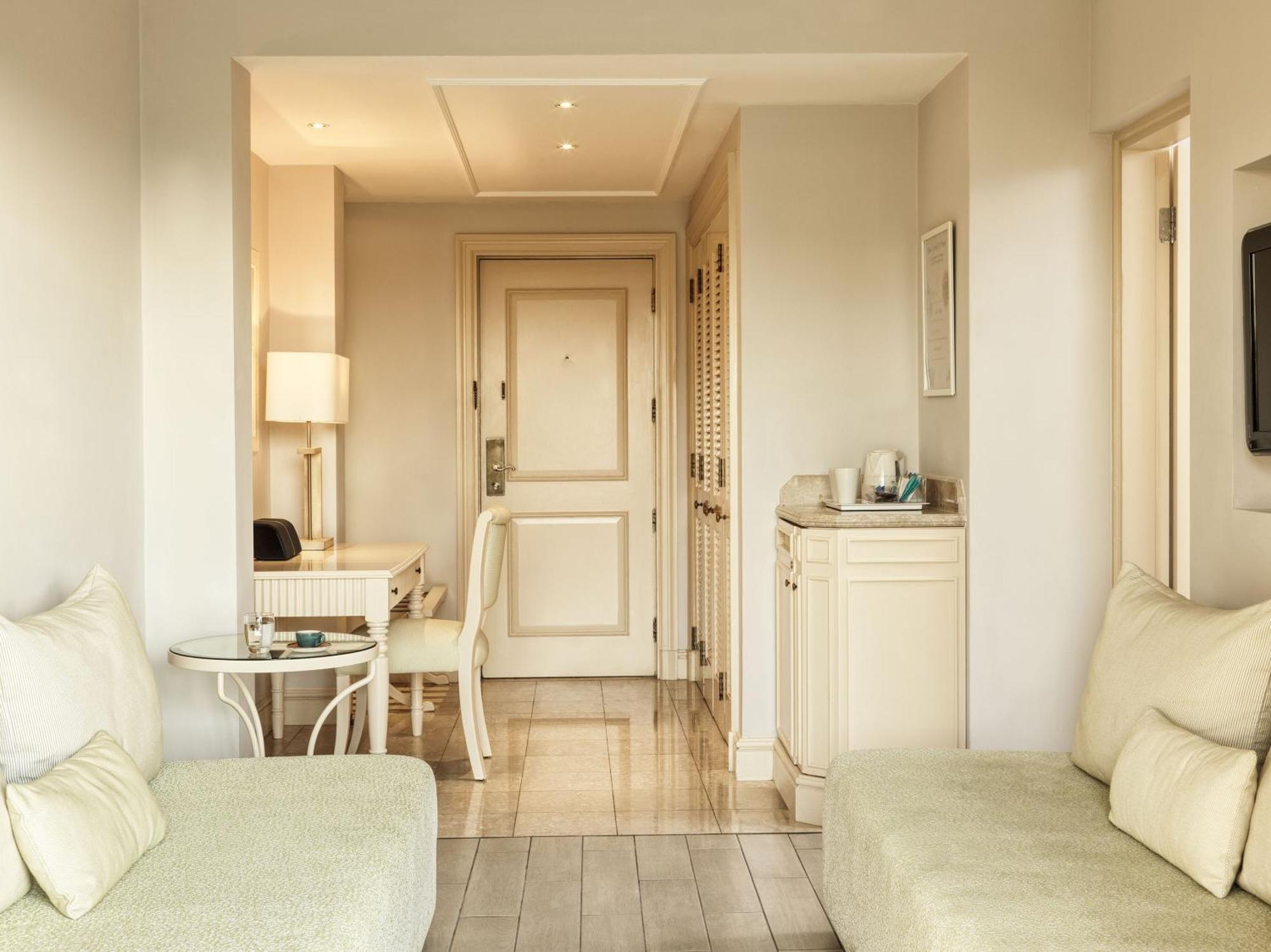 Aphrodite Hills Resort 5*