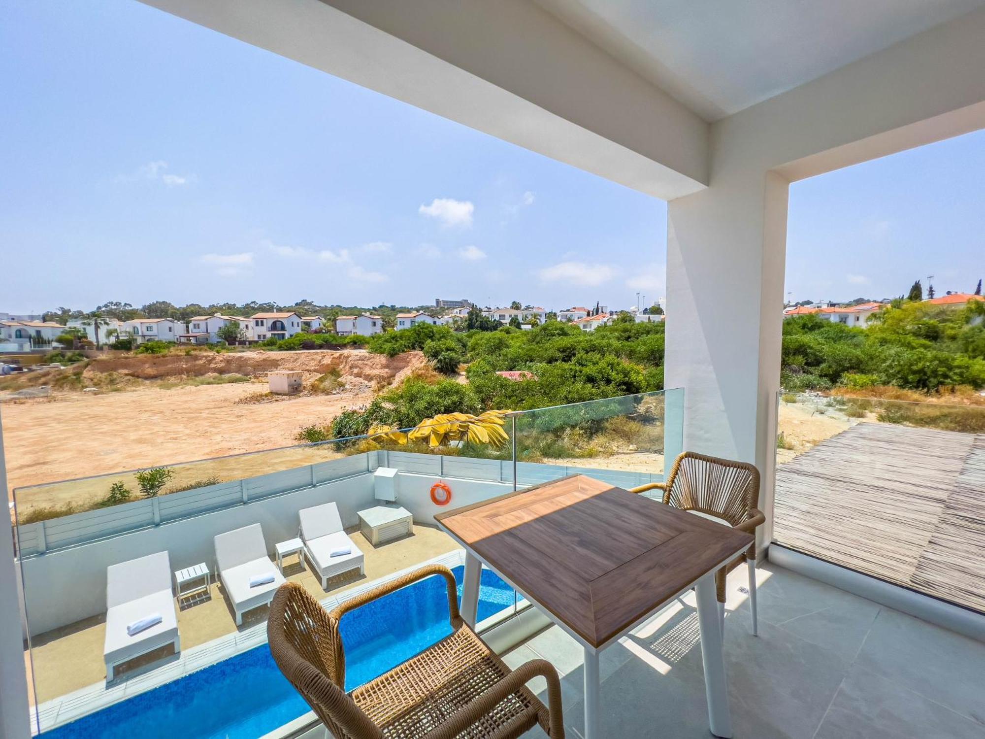 Geo Panoramic Konnos - Pool, Game Room, Gym *