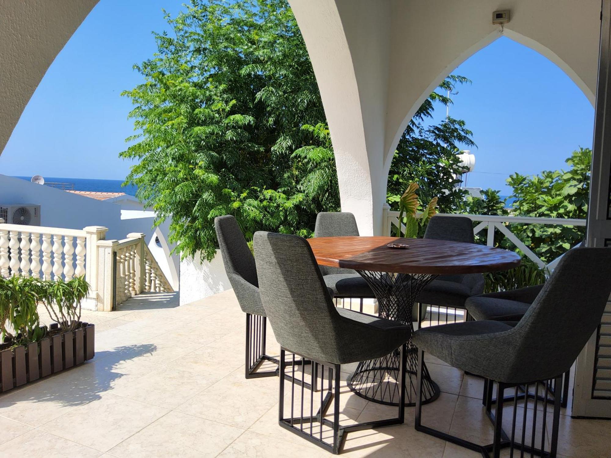 Villa Luxuriant Kyrenia *