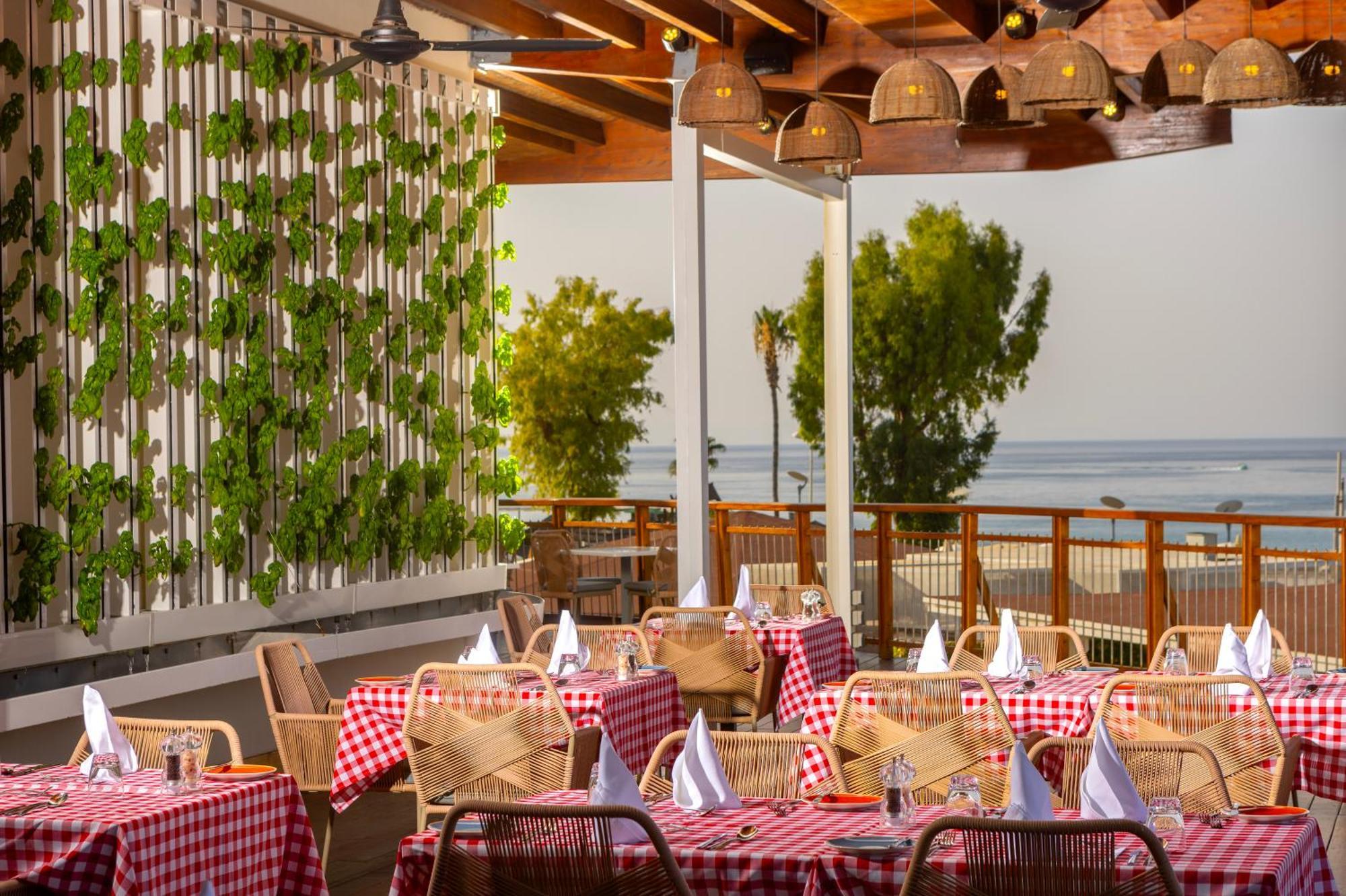 Hotel Capo Bay 5*