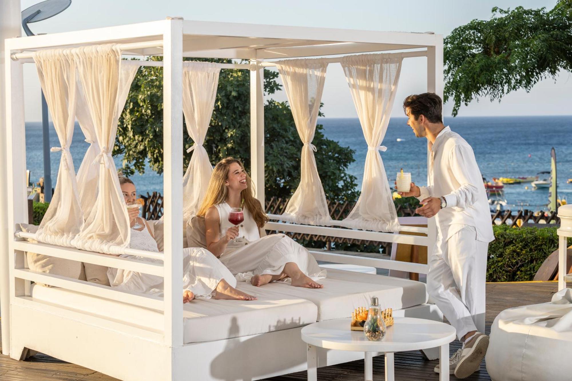 Hotel Capo Bay 5*