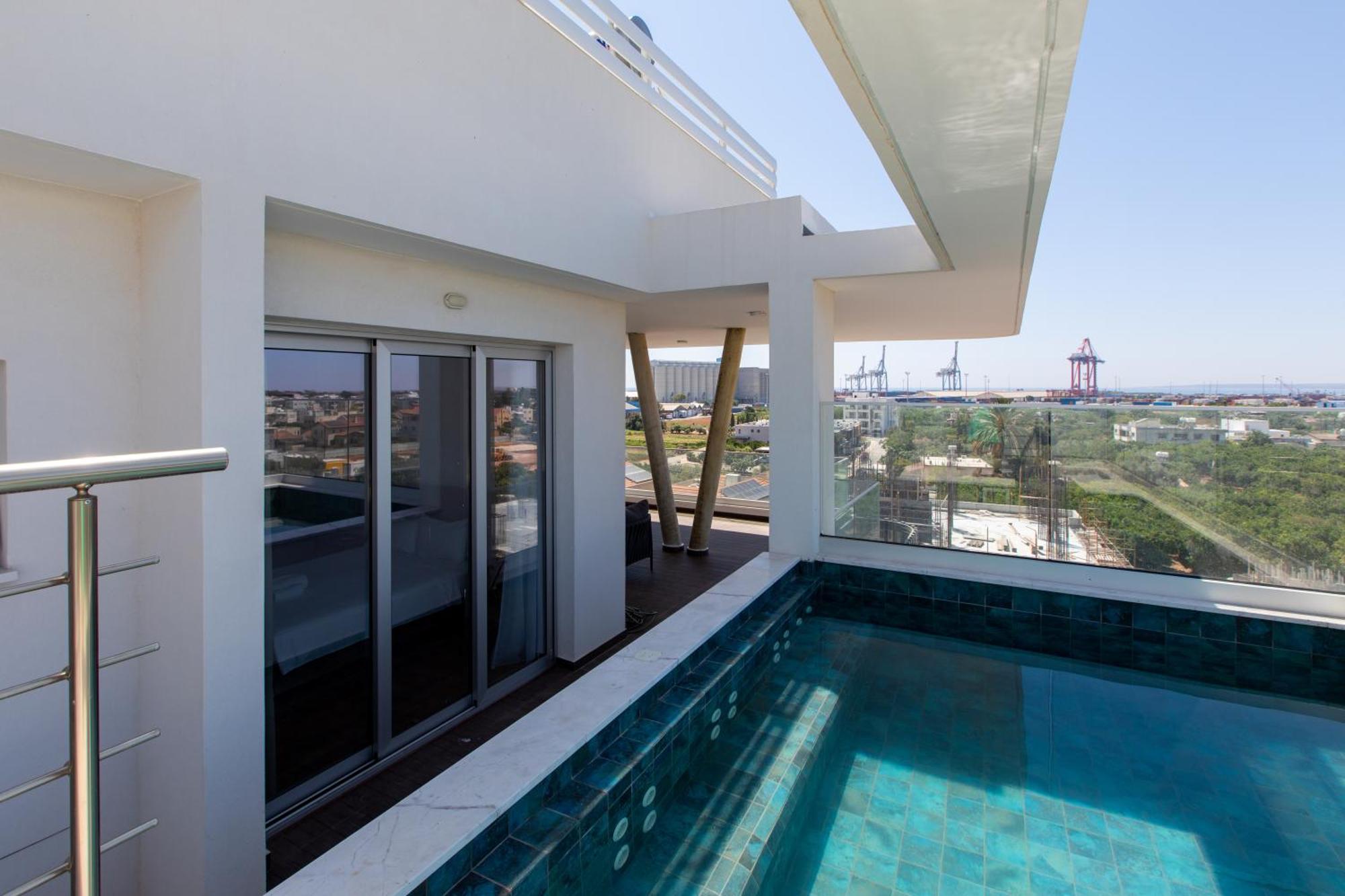 Yamas Urban Living Zakaki Pool Penthouses & Appartement