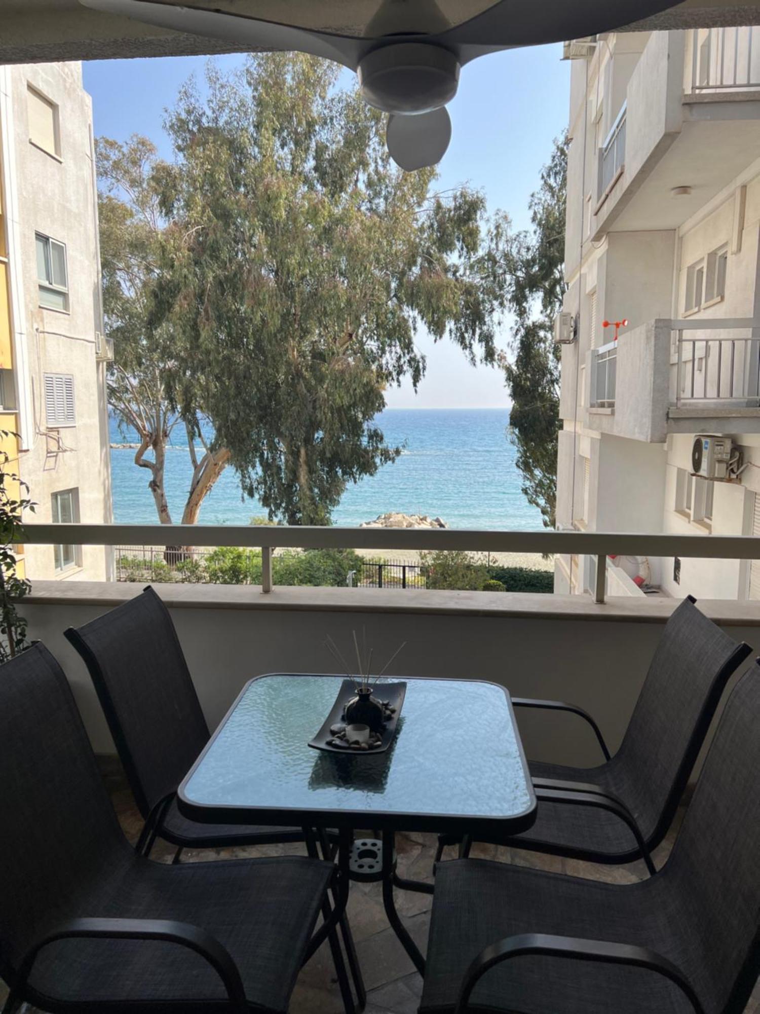 Sea View Amathus Luxury Apartment