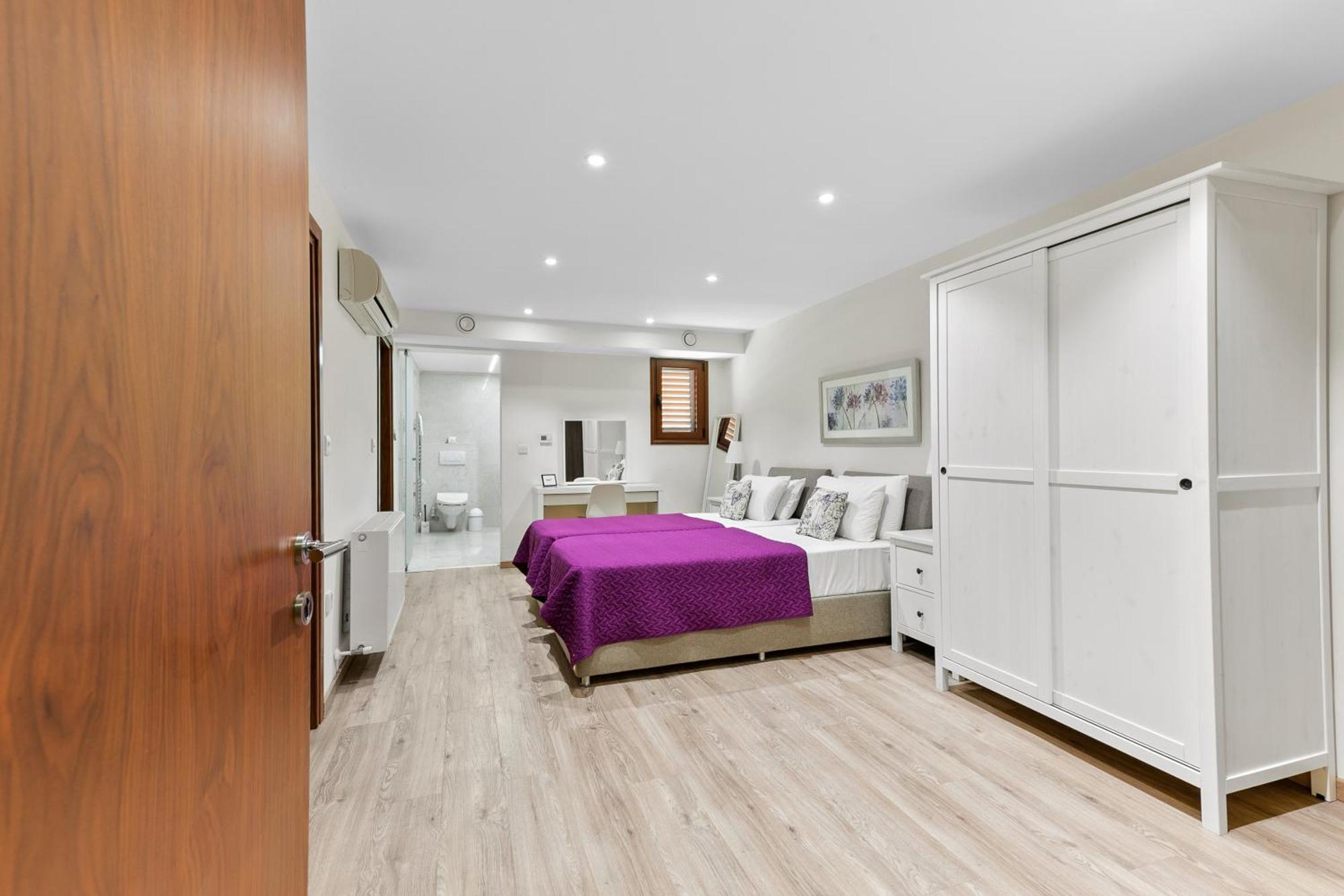 5 Bedroom Poseidon With Private Pool, Aphrodite Hills Villa Kouklia
