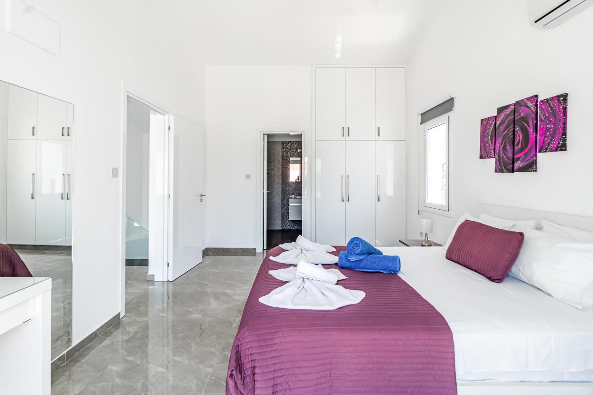 Villa Front Aqua Marina By Ezoria
