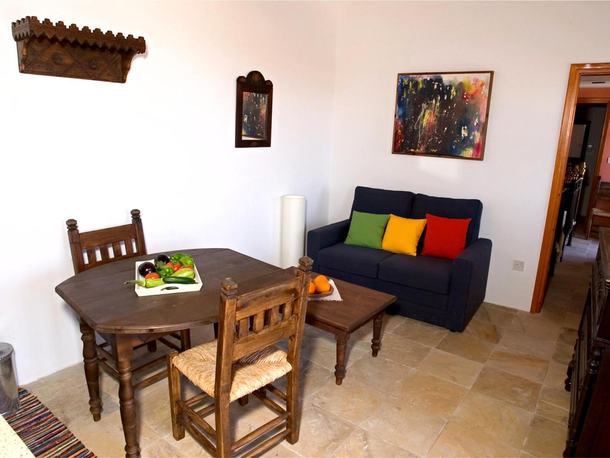 Eveleos Apartment *