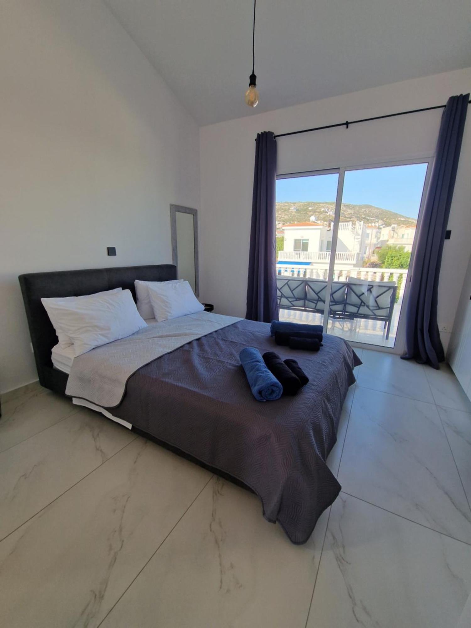 Amavi Villa Peyia