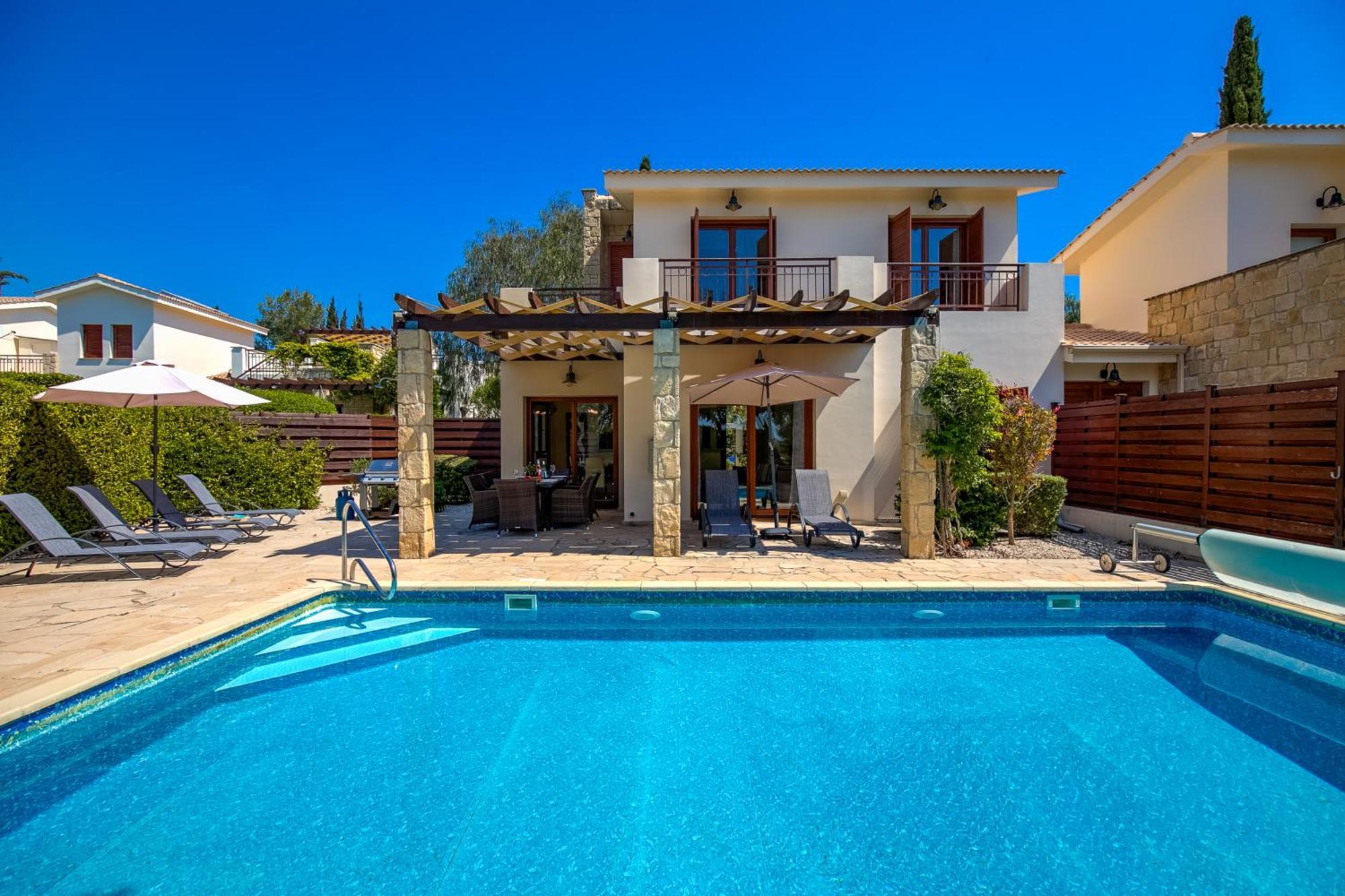 3 Bedroom Athina With Private Pool And Golf Views, Aphrodite Hills Holiday home Kouklia