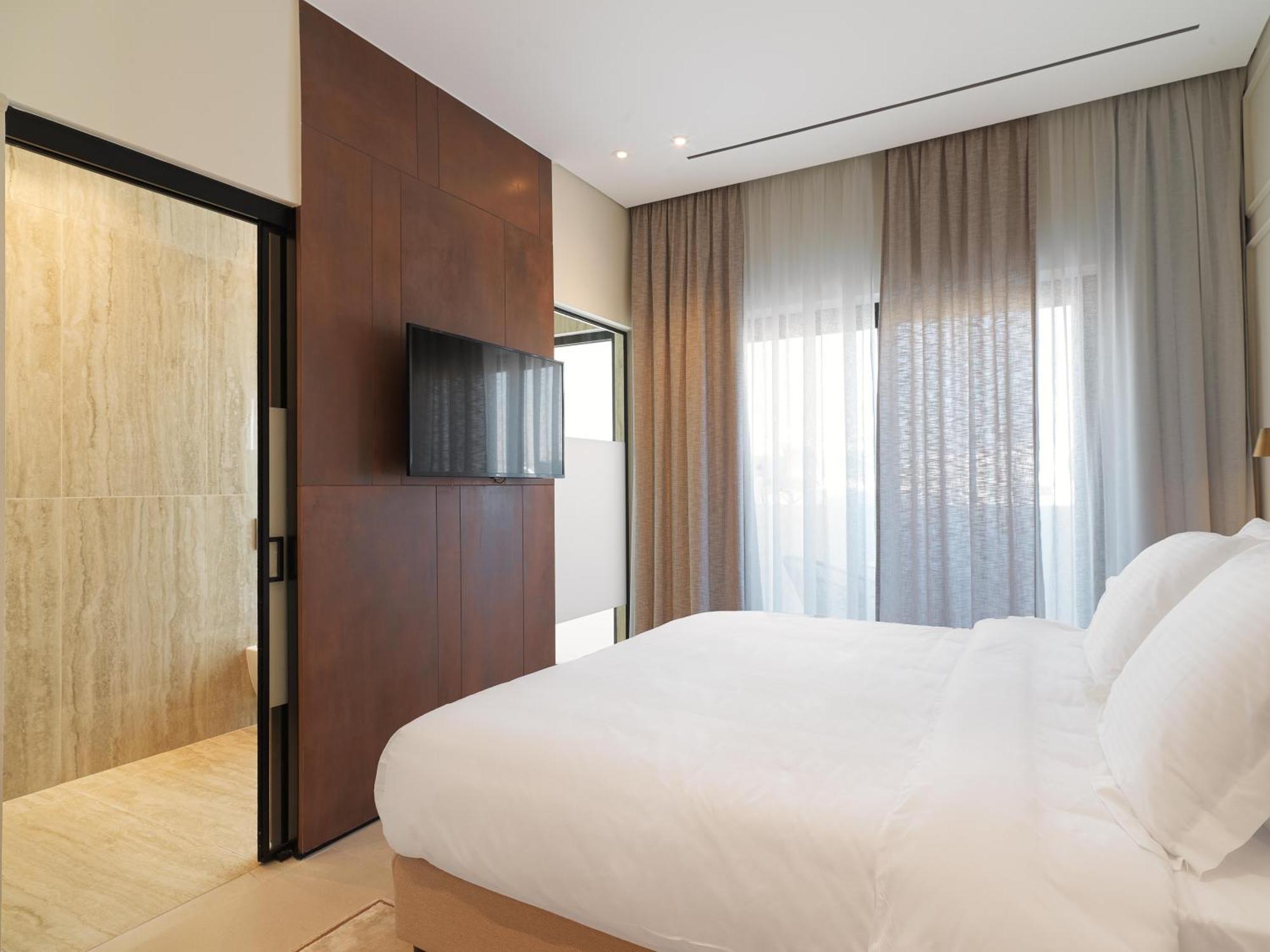 Liv Mackenzie Adults Only Aparthotel