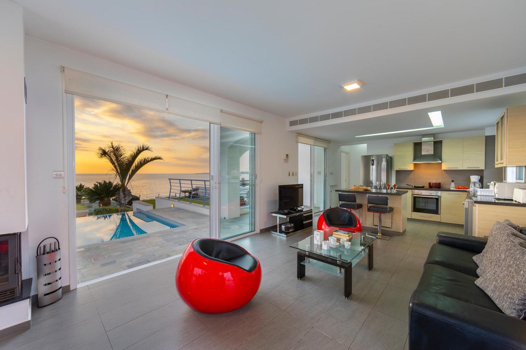 Blue Coral Villas: Exclusive Oceanfront Retreat * Coral Bay