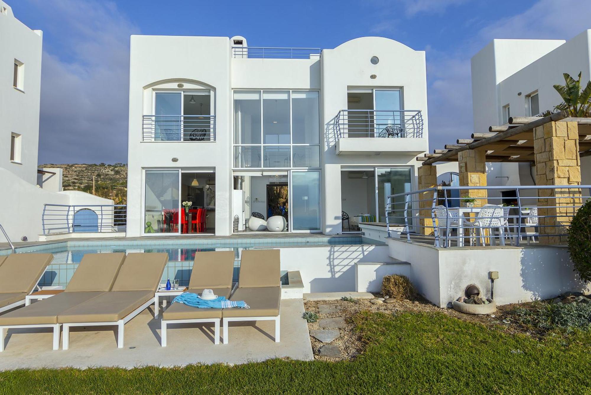 Blue Coral Villas: Exclusive Oceanfront Retreat Pousada *