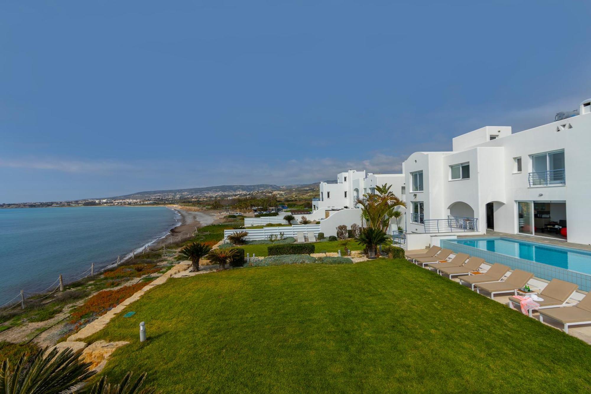 Blue Coral Villas: Exclusive Oceanfront Retreat Coral Bay
