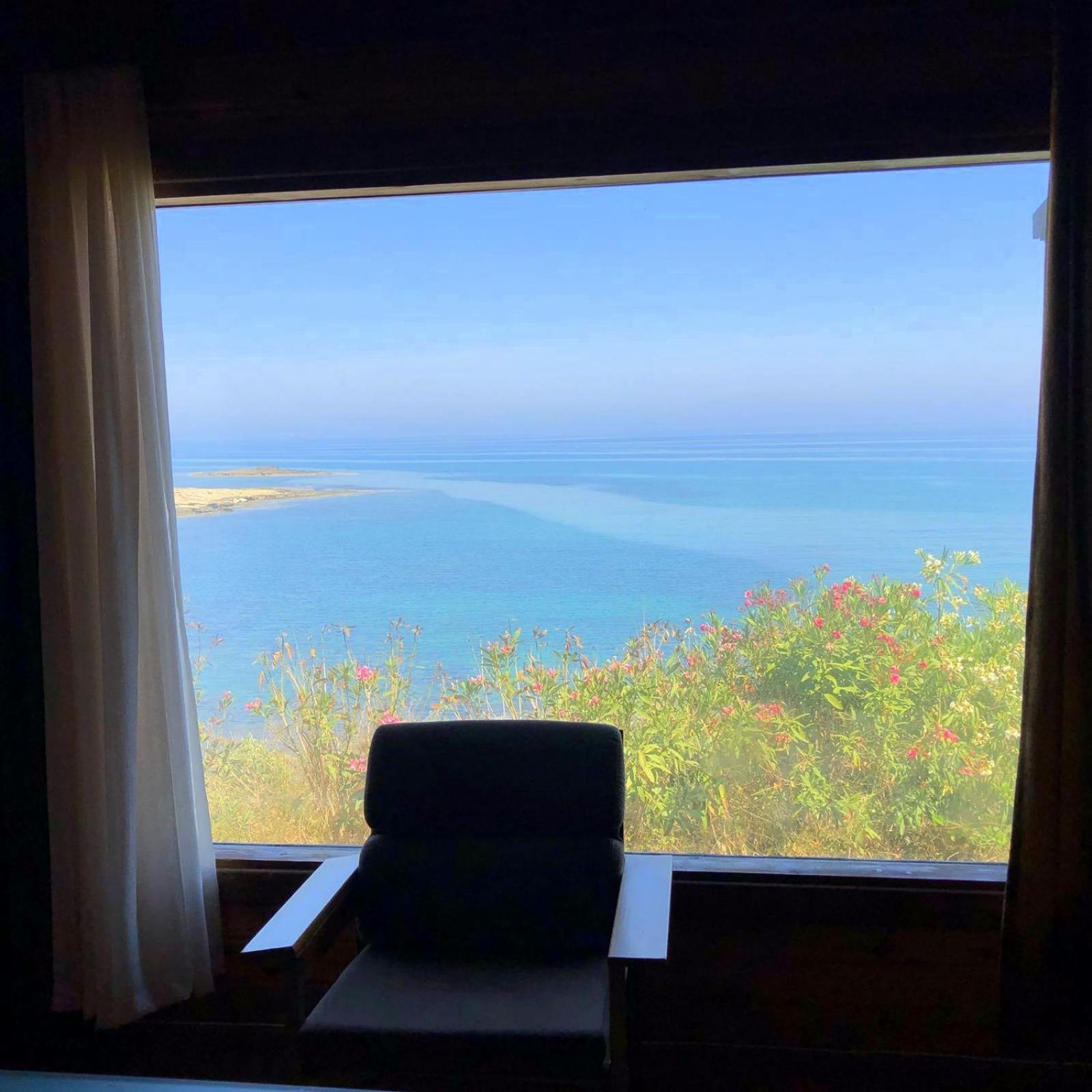 Zambak Village & Restaurant Superb Seafront Location ! Guest house *