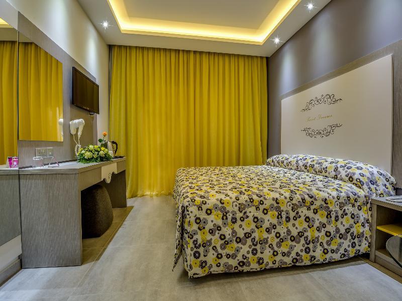 Hotel Nicholas Color 4*