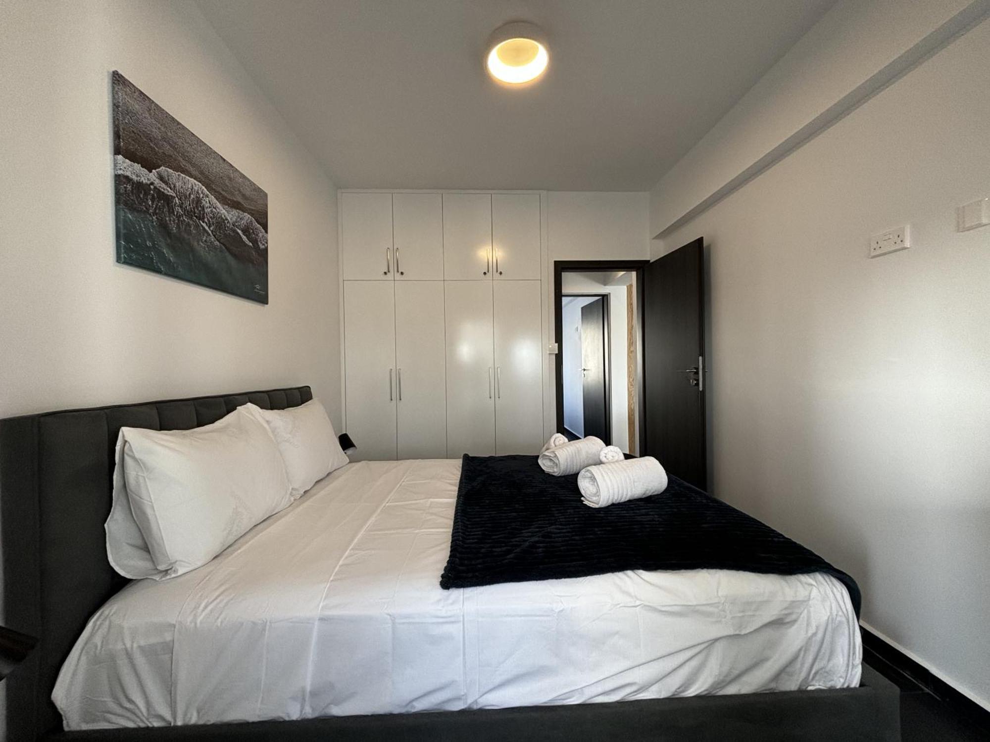 Venus Seaview 2b, Rooftop, Prime Location, Apartment