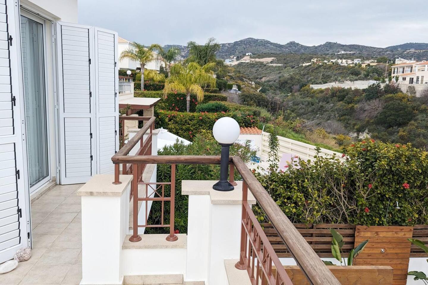 Villa Aura - In