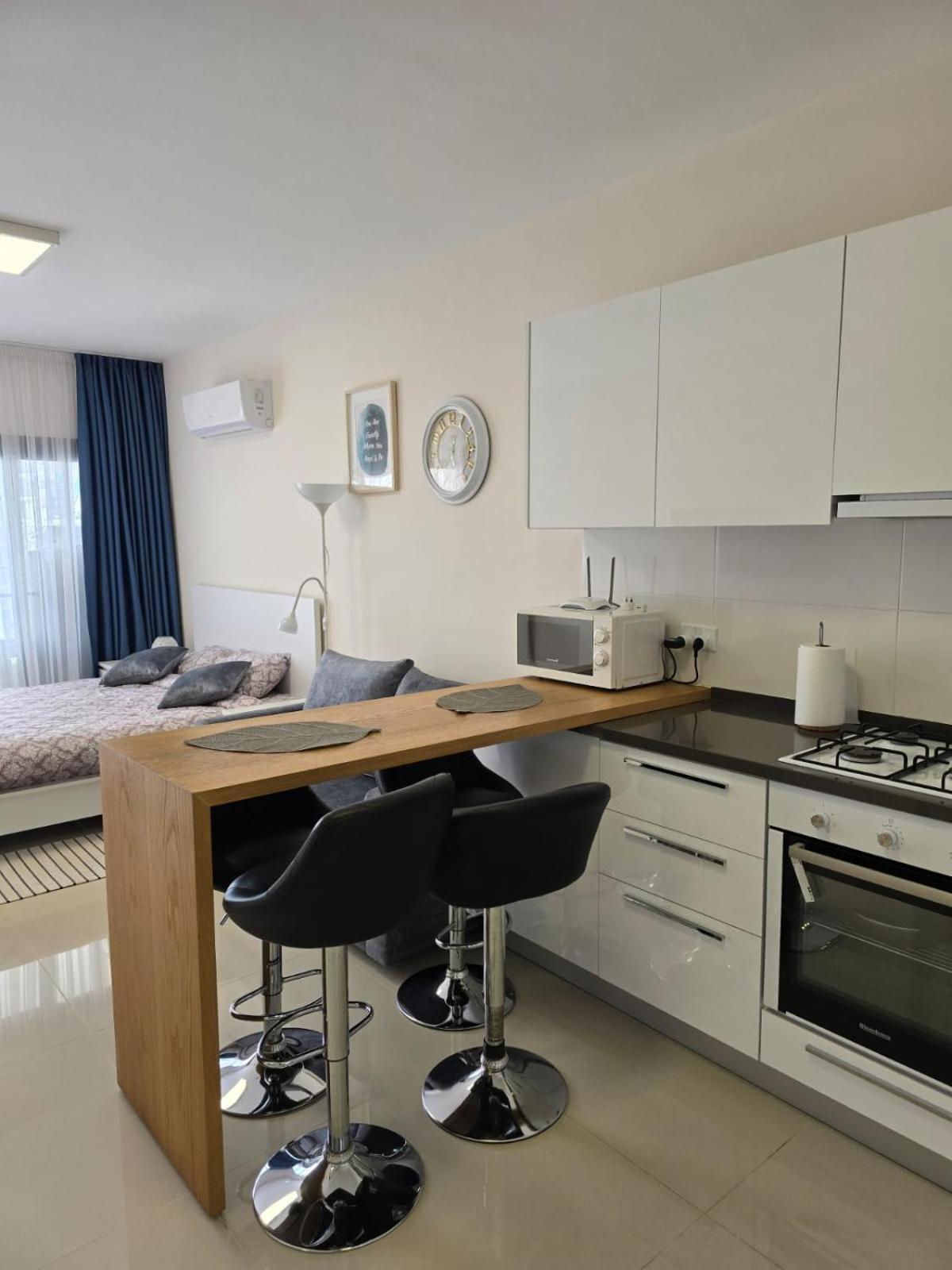 Caesar & Apartment