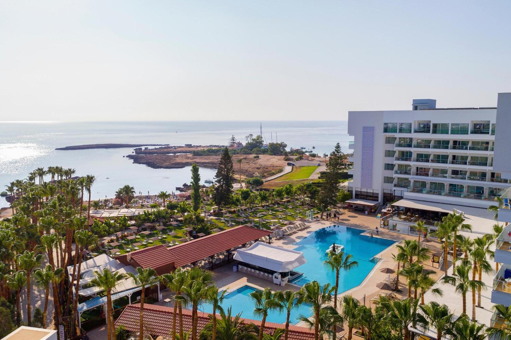 Cavo Maris Hotel