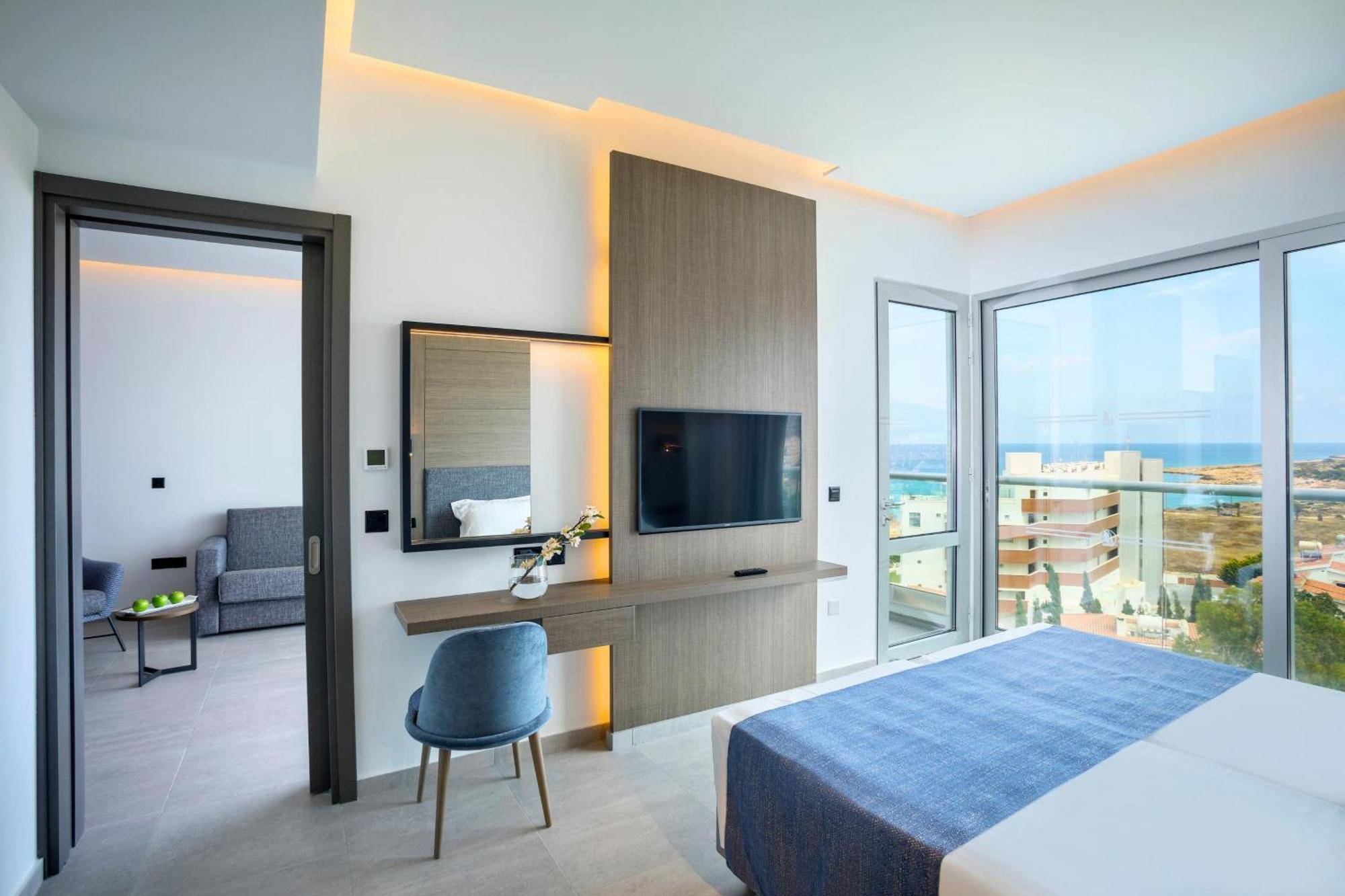 Cavo Maris Hotel