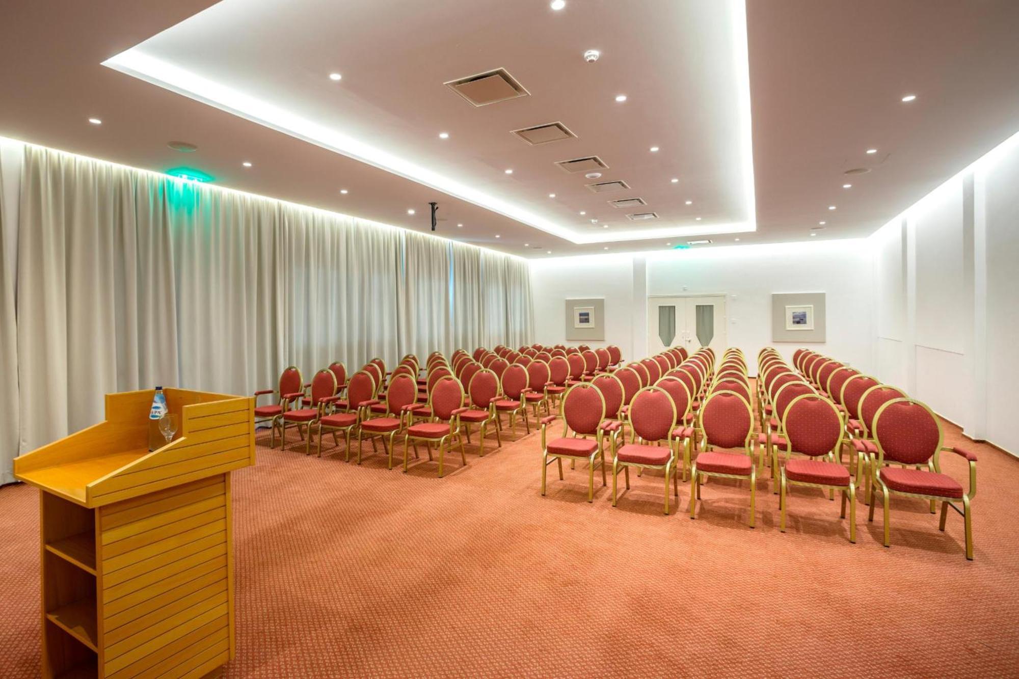 Cavo Maris Hotel