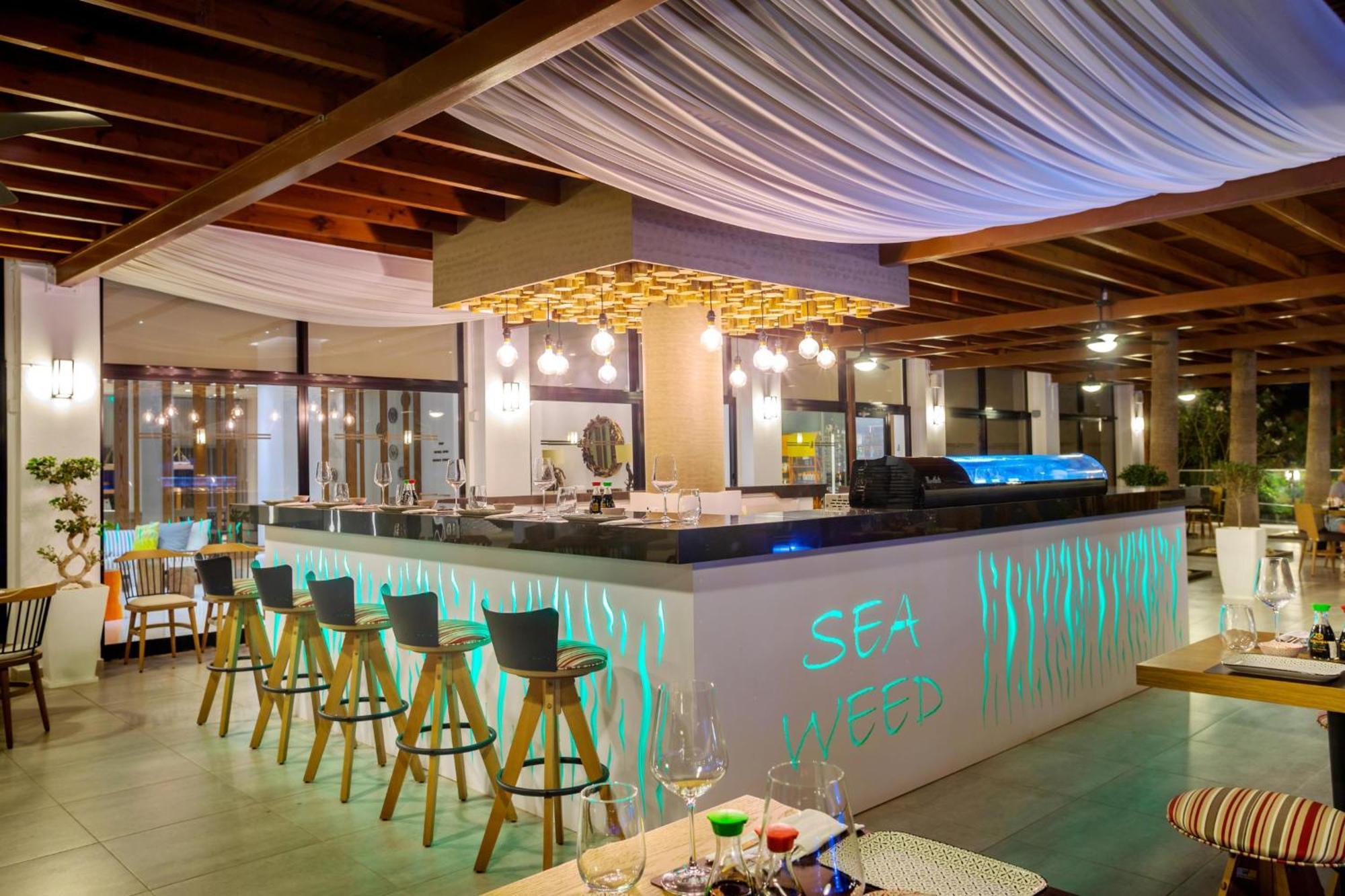 Cavo Maris Hotel 4*