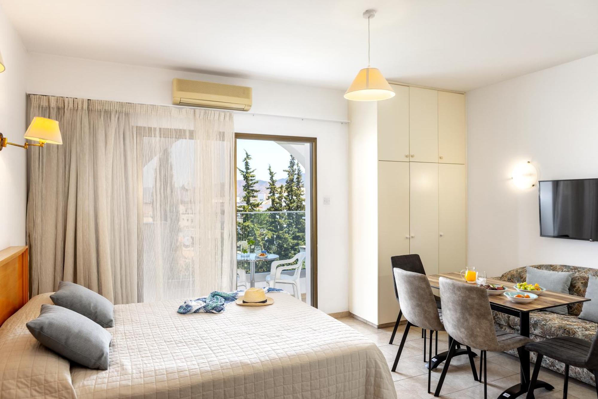 Aparthotel Stephanos 3*