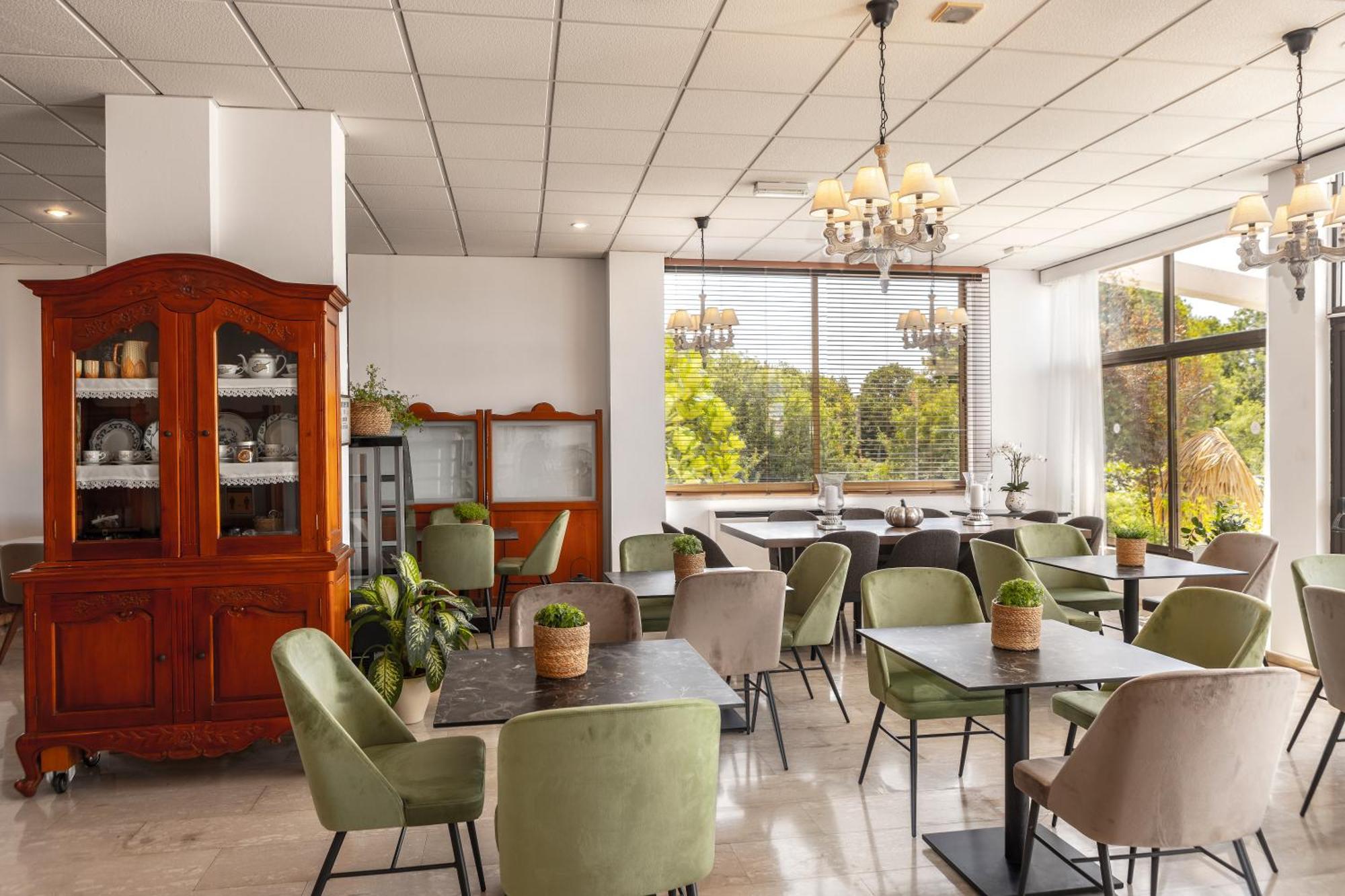 Stephanos Aparthotel 3*