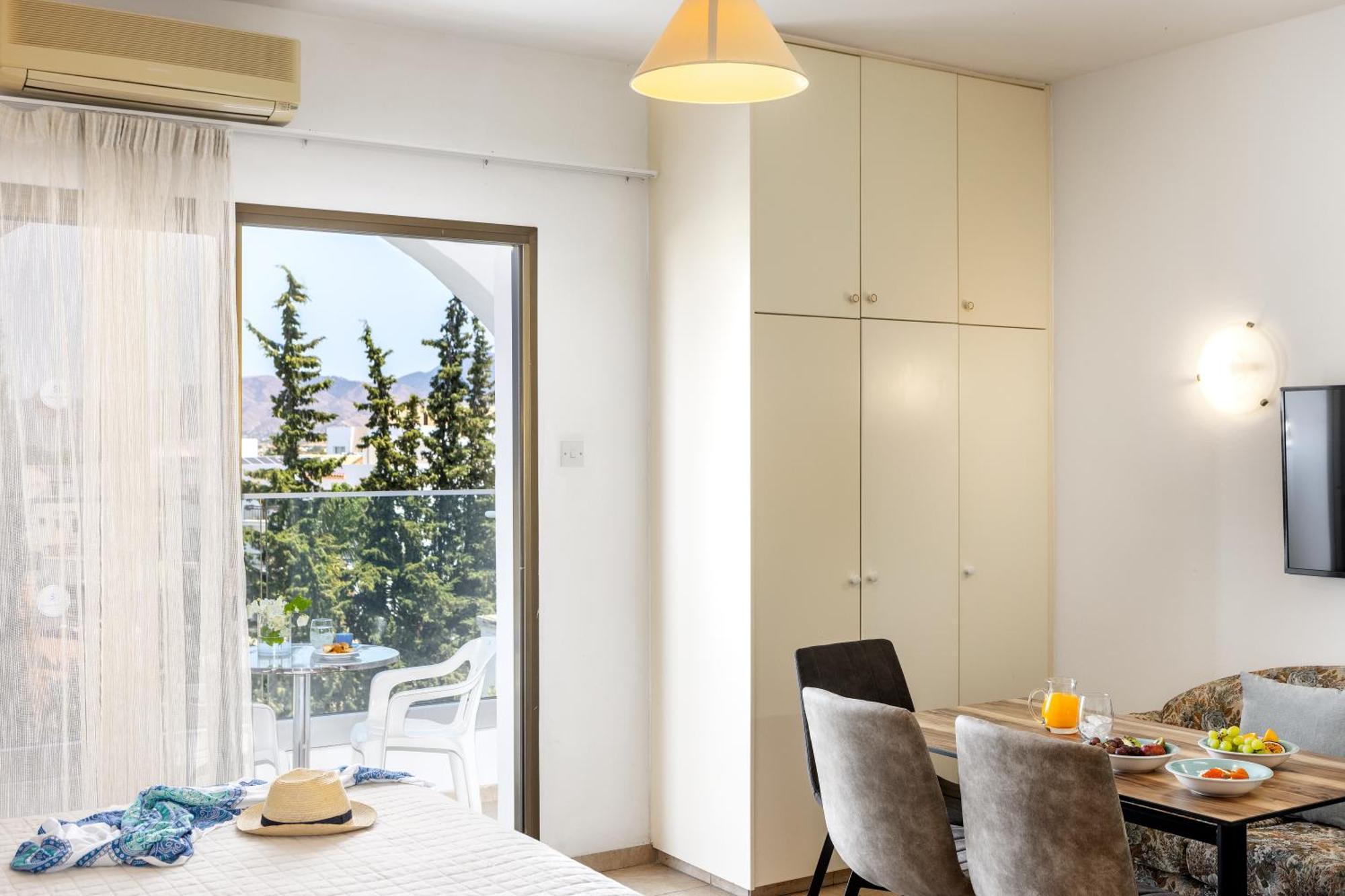 Aparthotel Stephanos