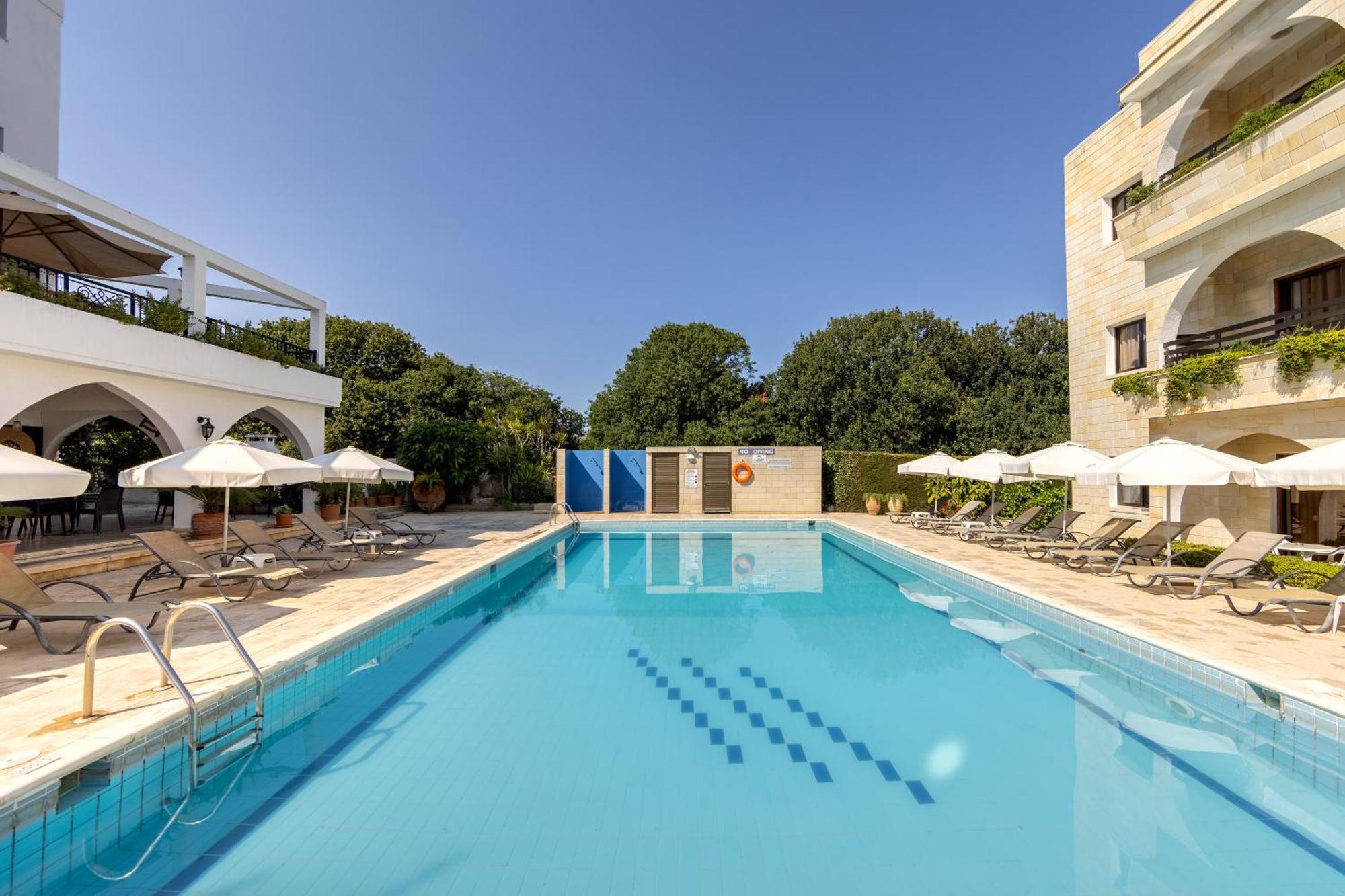 Aparthotel Stephanos 3*