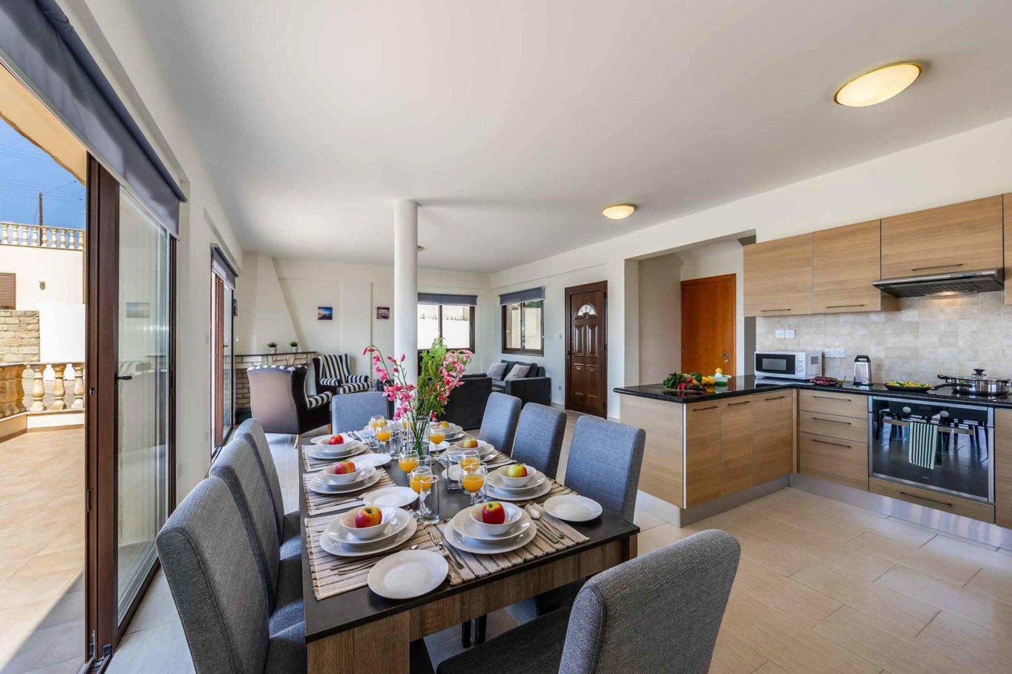 Aqua Royal Villa Peyia