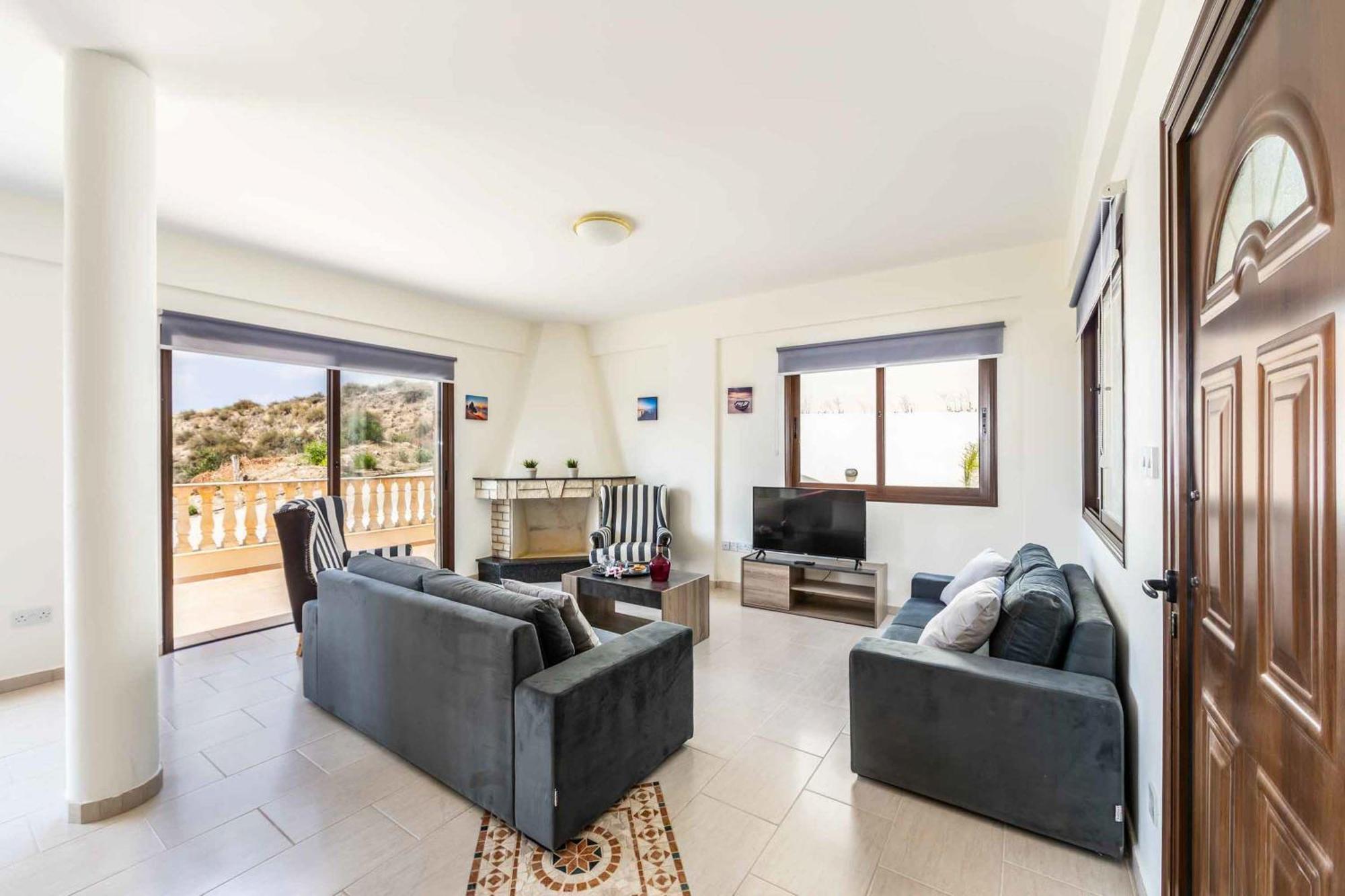 Aqua Royal Villa Peyia