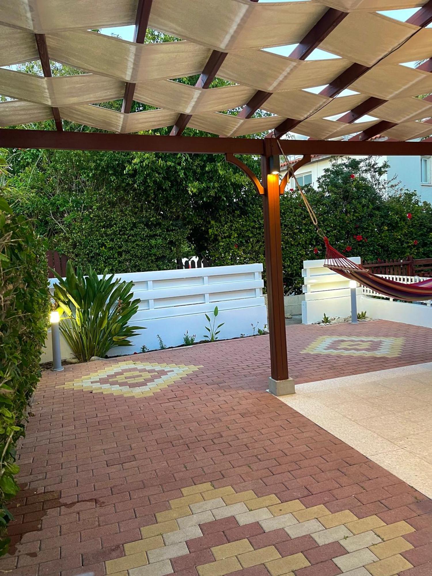 The Mediterranean Sea At Your Doorstep!! Vakantiehuis Meneou