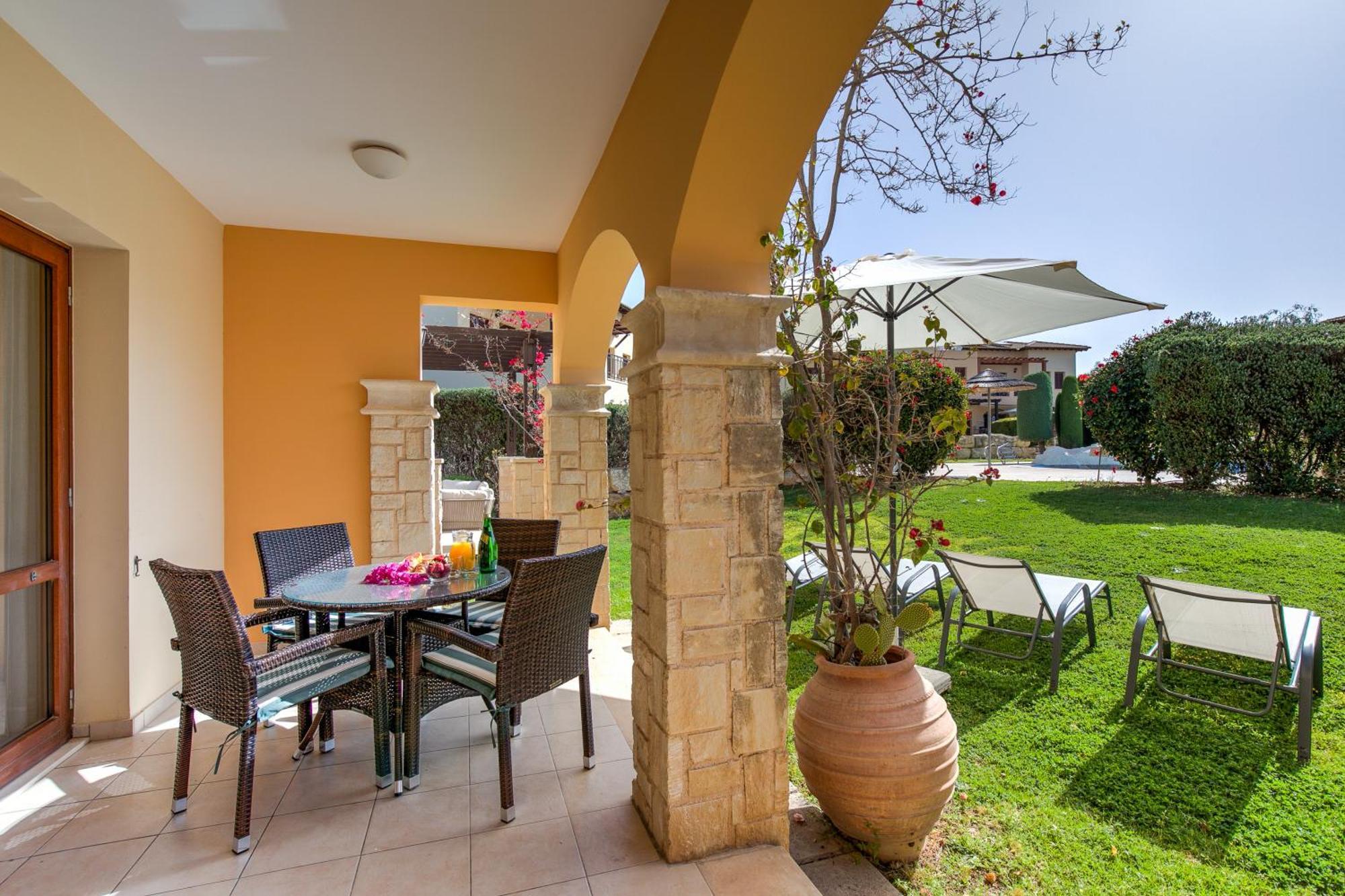 2 Bedroom Asulon With Communal Pools, Aphrodite Hills Apartment Kouklia