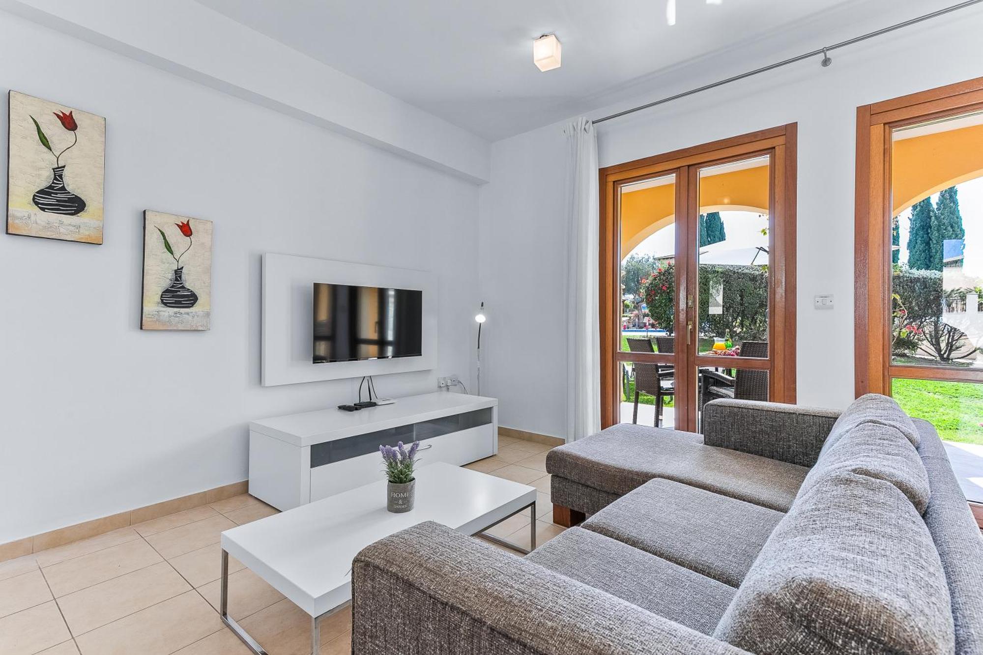 2 Bedroom Asulon With Communal Pools, Aphrodite Hills Apartment Kouklia