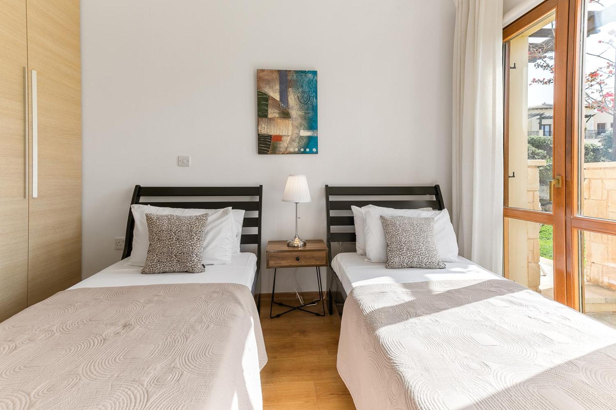 2 Bedroom Asulon With Communal Pools, Aphrodite Hills Kouklia