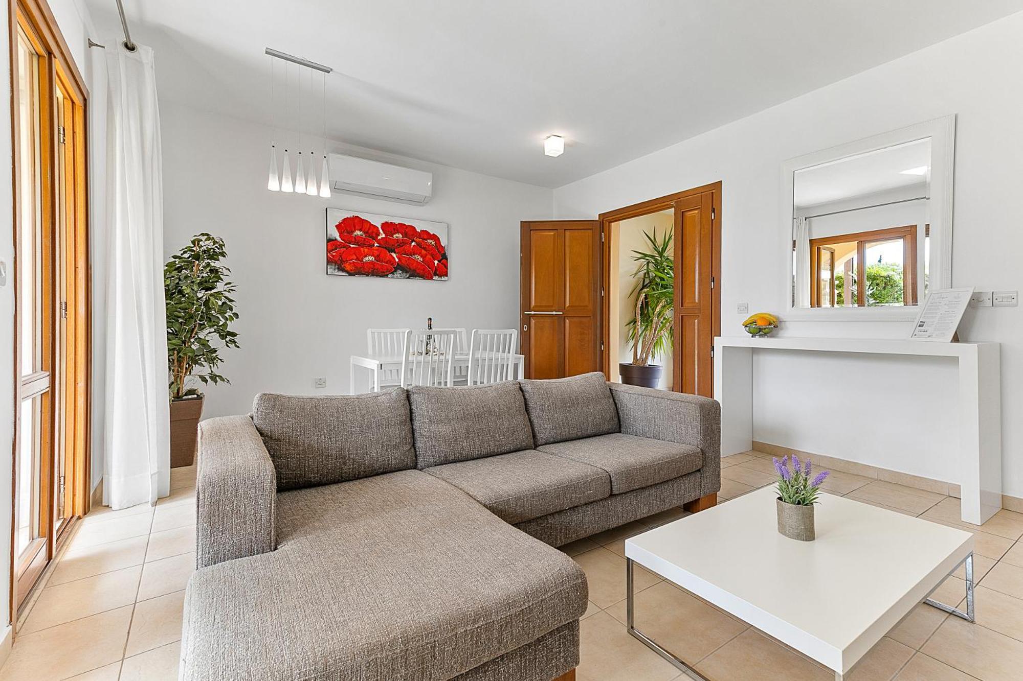 2 Bedroom Asulon With Communal Pools, Aphrodite Hills Apartamento *