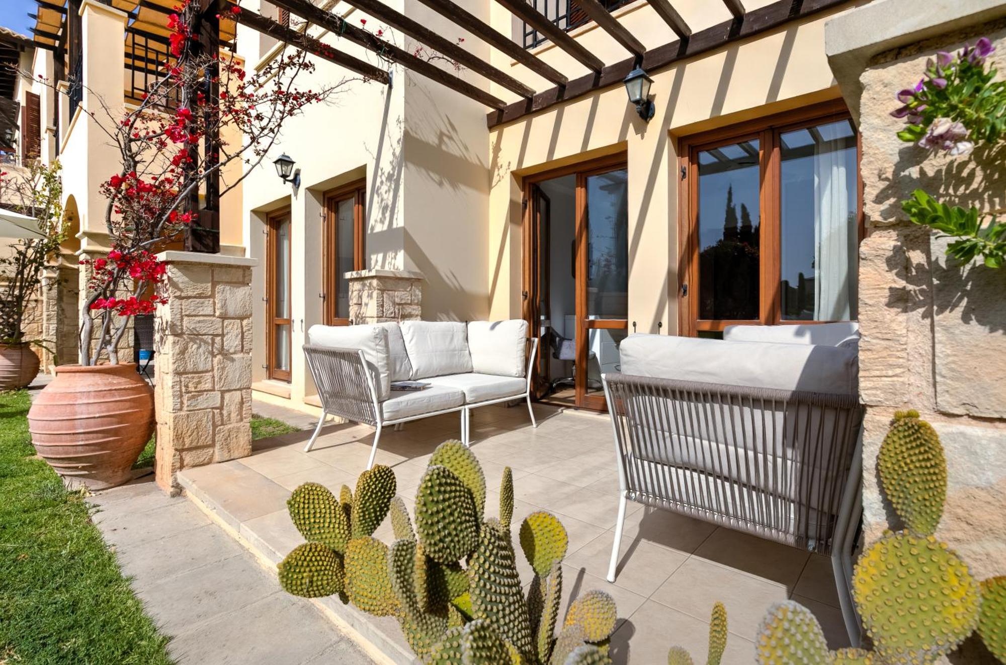 Apartment 2 Bedroom Asulon With Communal Pools, Aphrodite Hills