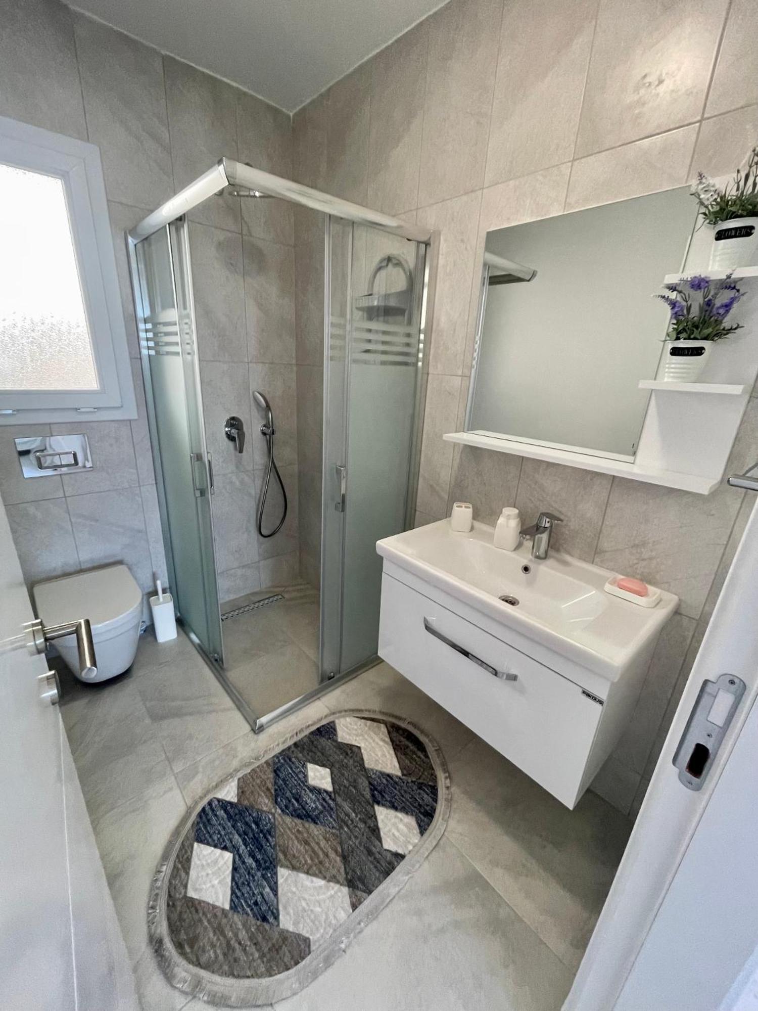 Relaxing Penthouse Suites By The Sea Apartment Vokolidha