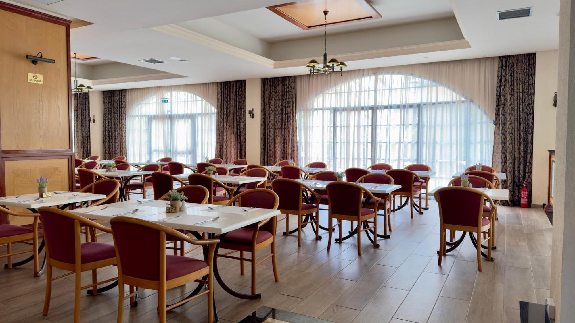 Navarria Blue Hotel Limasol