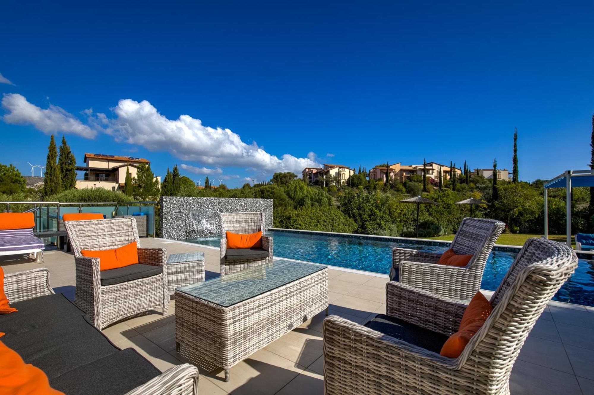 3 Bedroom Eleyjo With Stunning Private Pool, Aphrodite Hills Villa *