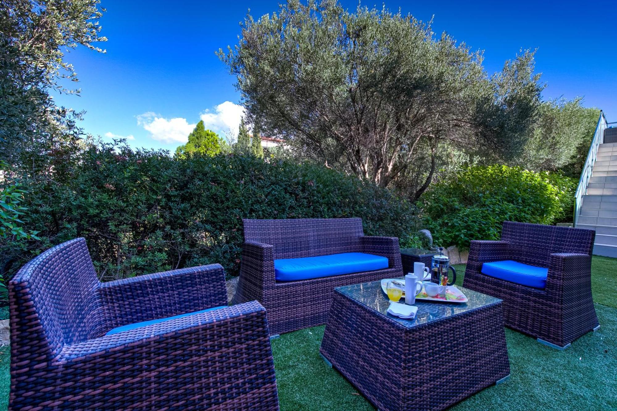 3 Bedroom Eleyjo With Stunning Private Pool, Aphrodite Hills Villa *