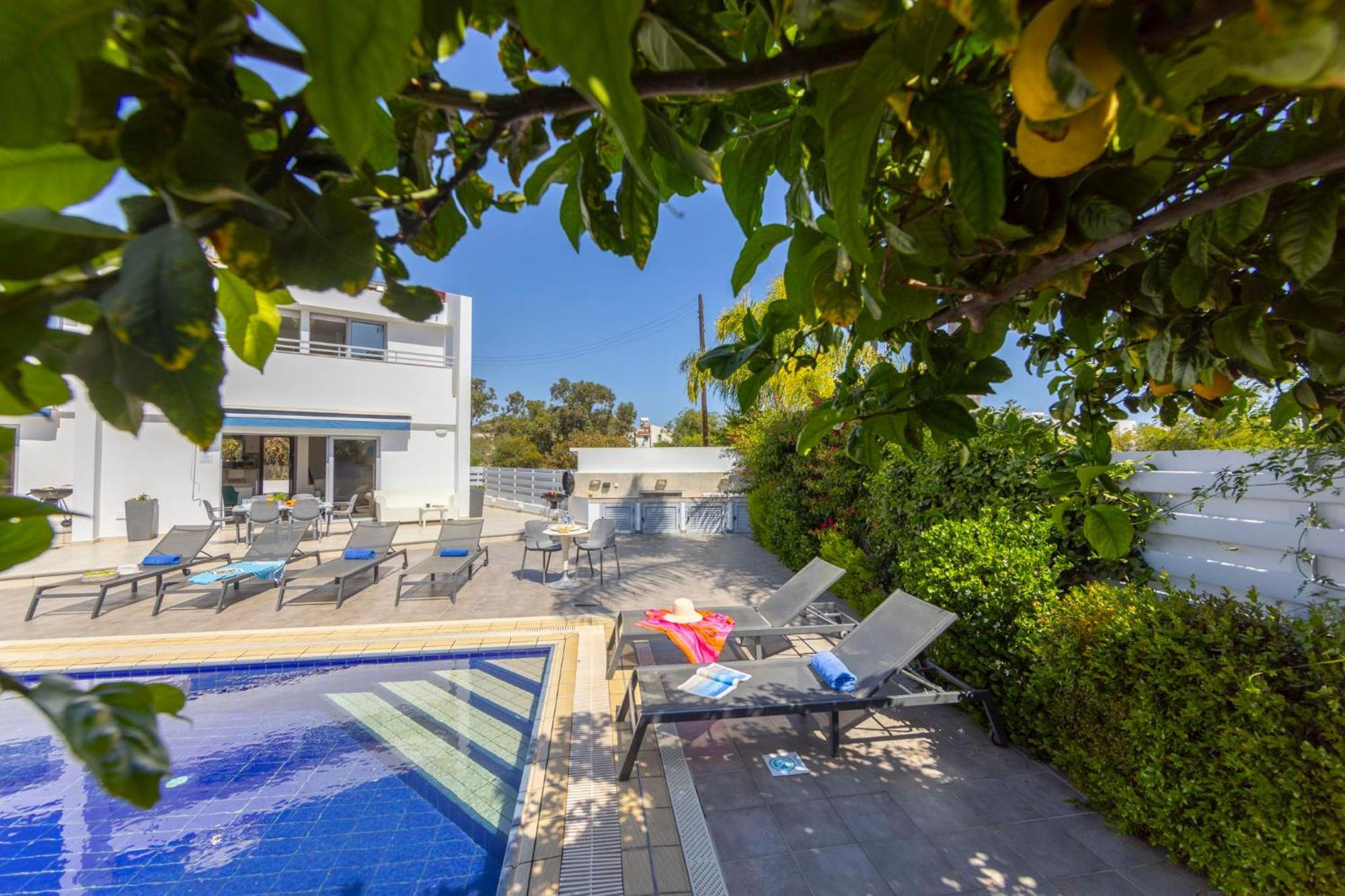 Villa Azure Luxury Pool