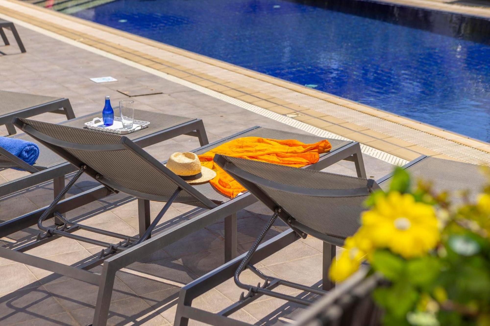 Azure Luxury Pool Villa *