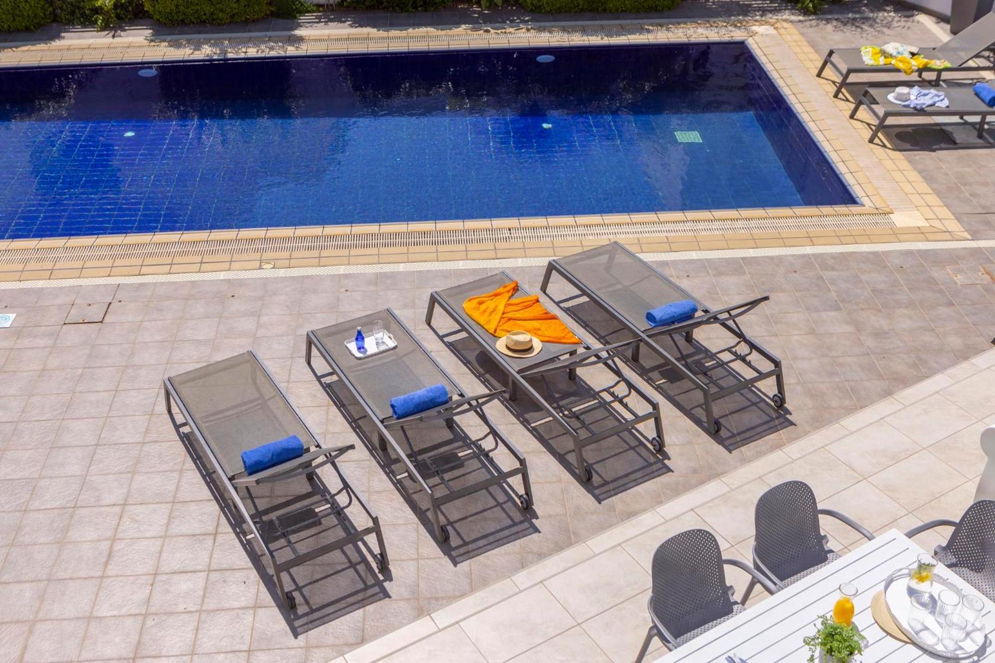 Villa Azure Luxury Pool