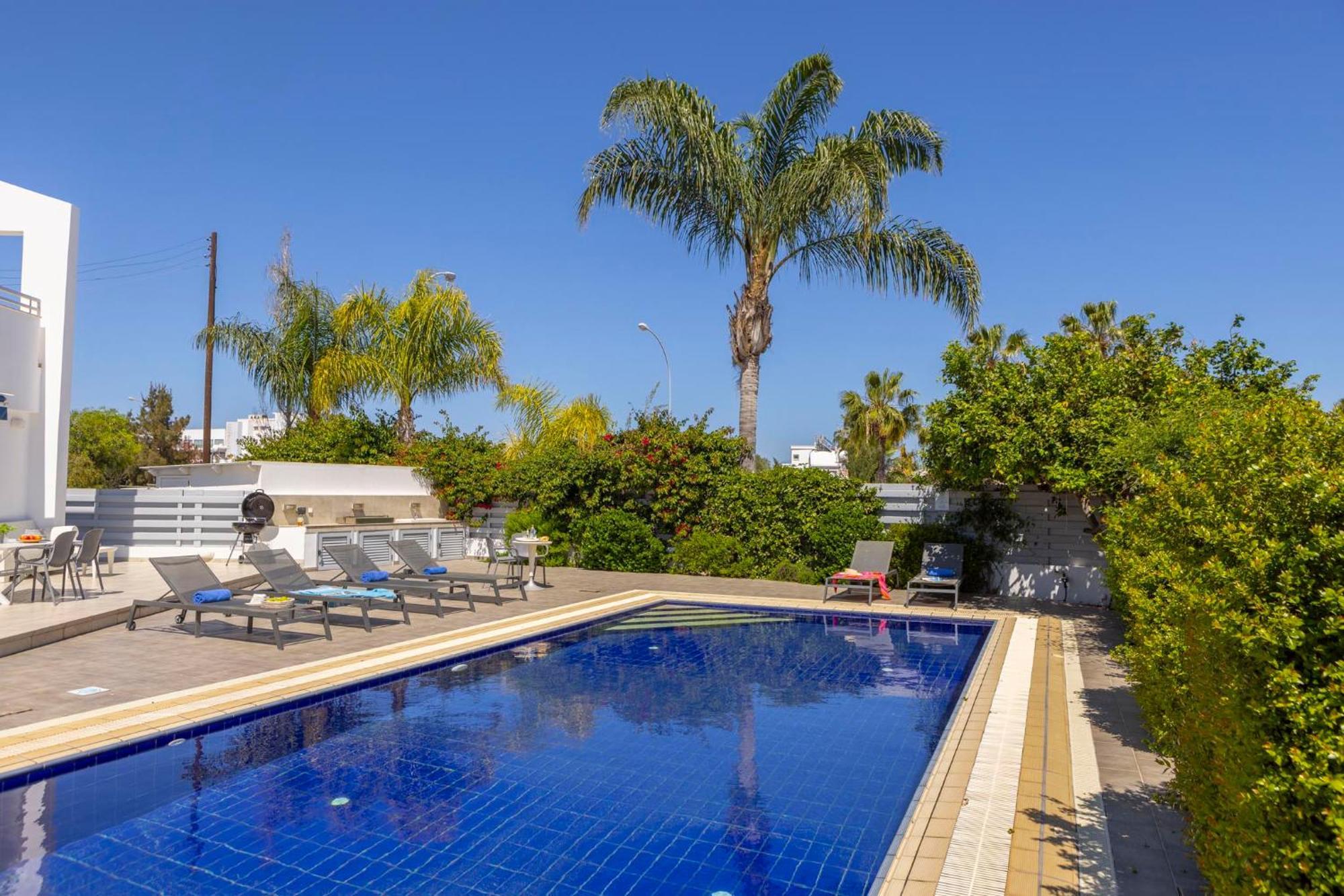 Villa Azure Luxury Pool